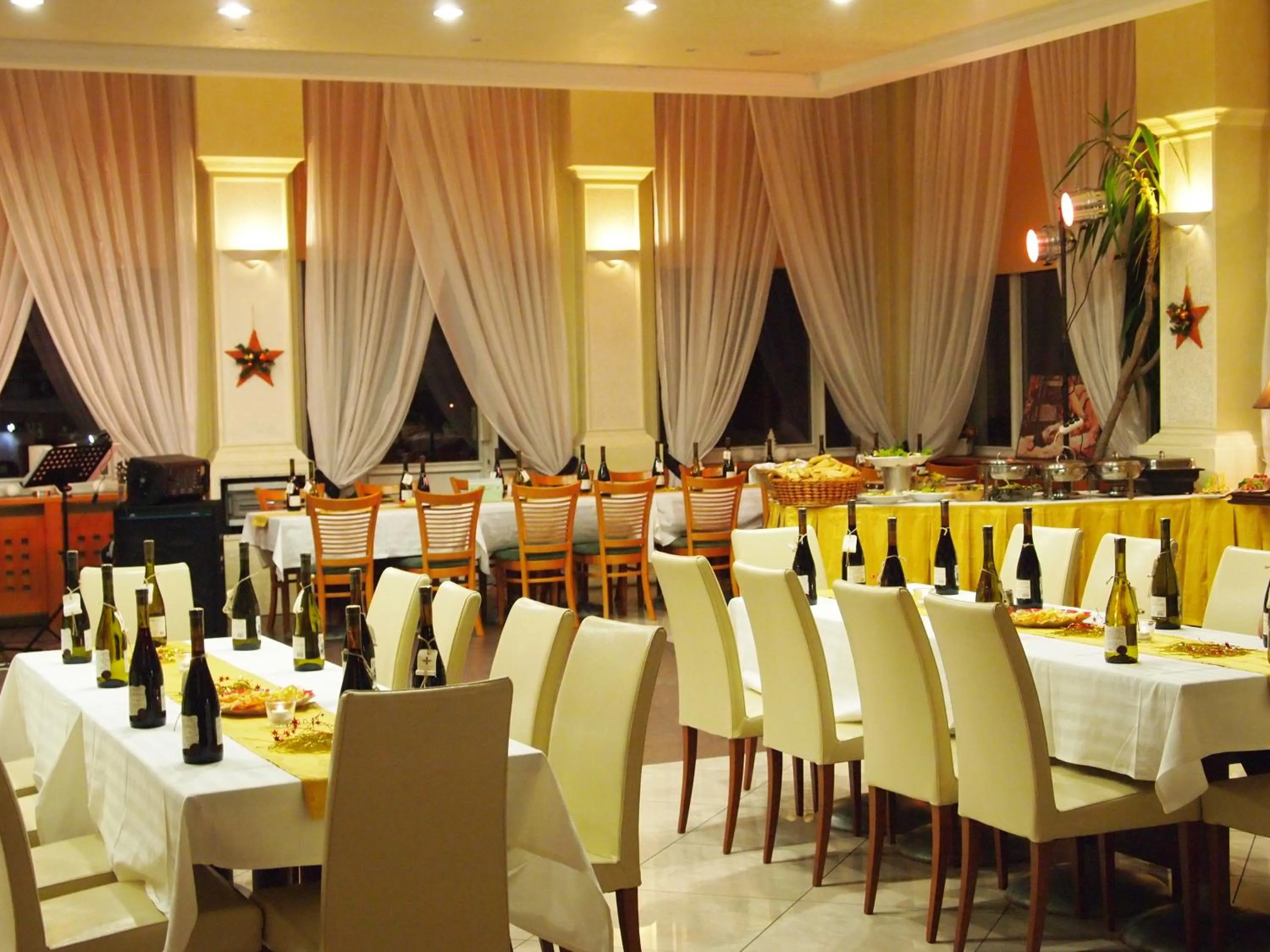 Restaurant/places to eat in Hotel Bila Ruze