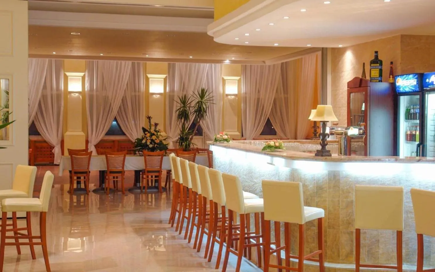 Restaurant/places to eat in Hotel Bila Ruze