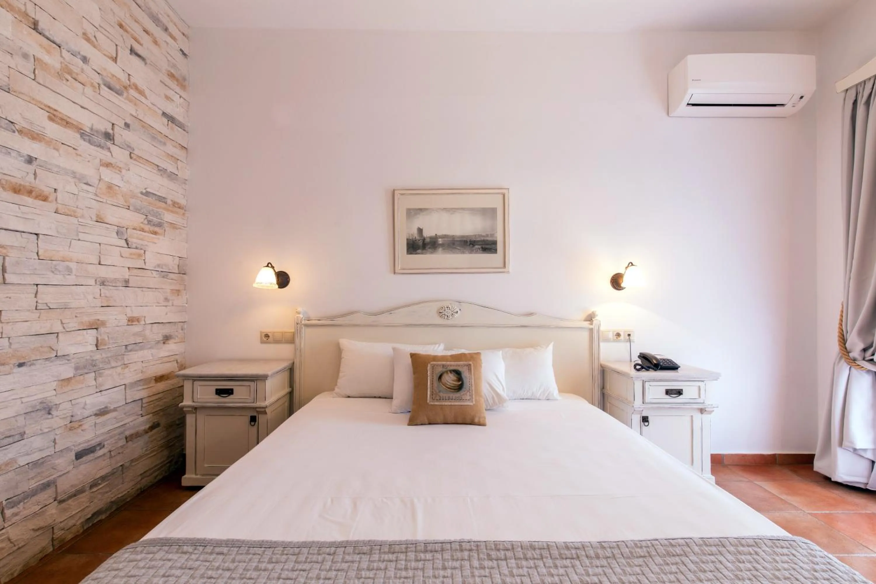 Bed in Plaza Beach Hotel