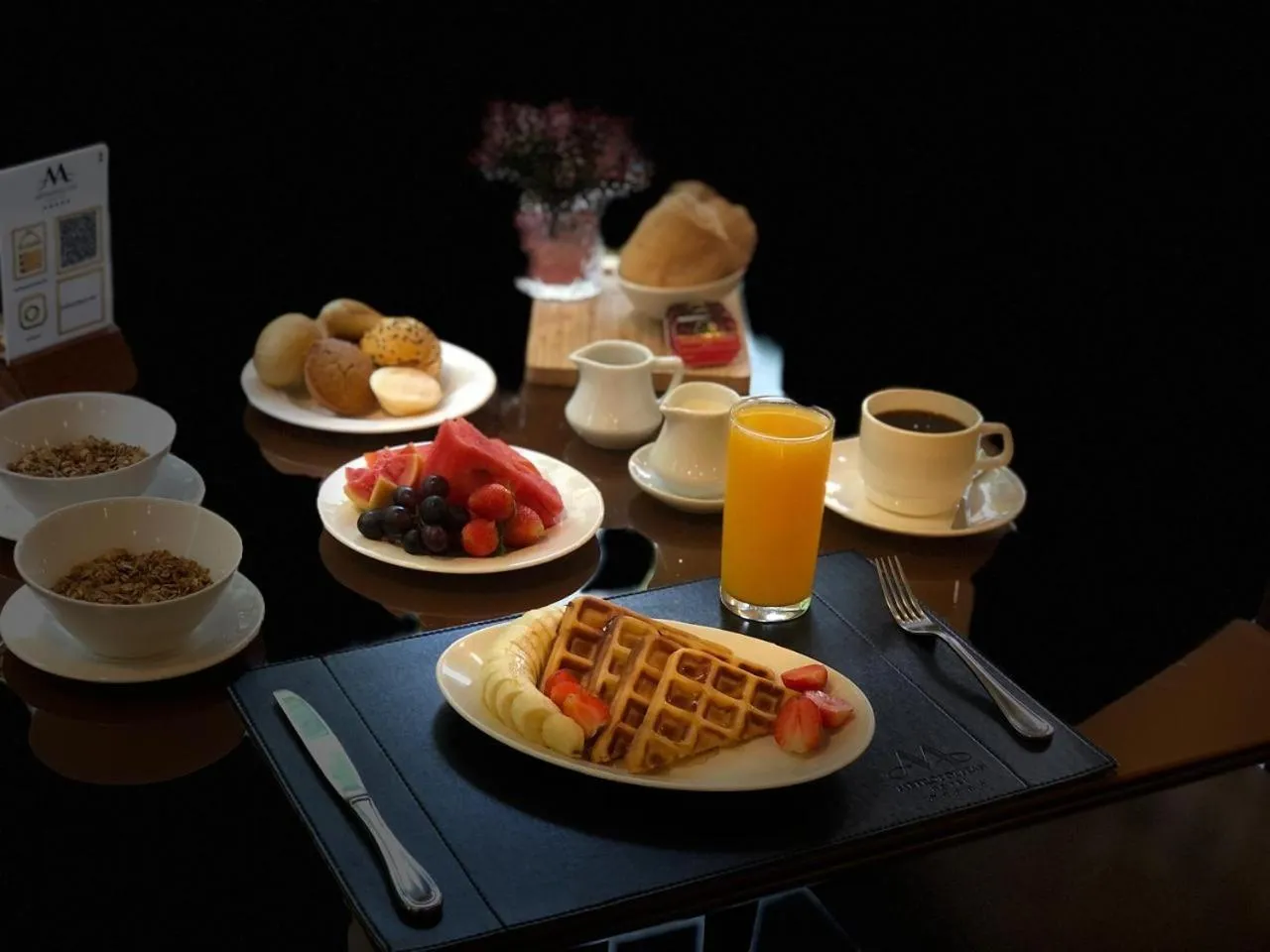 Breakfast in Metropolitan Hotel