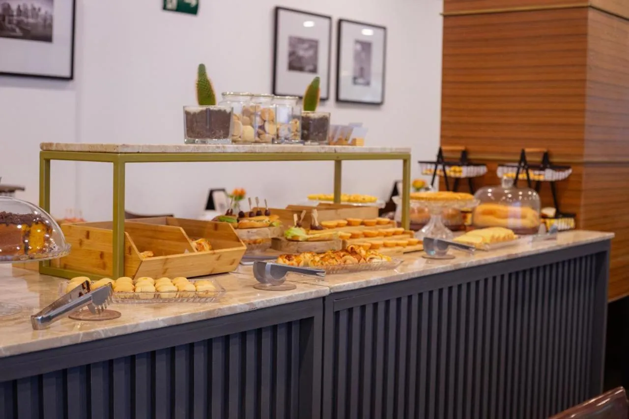 Breakfast in Metropolitan Hotel