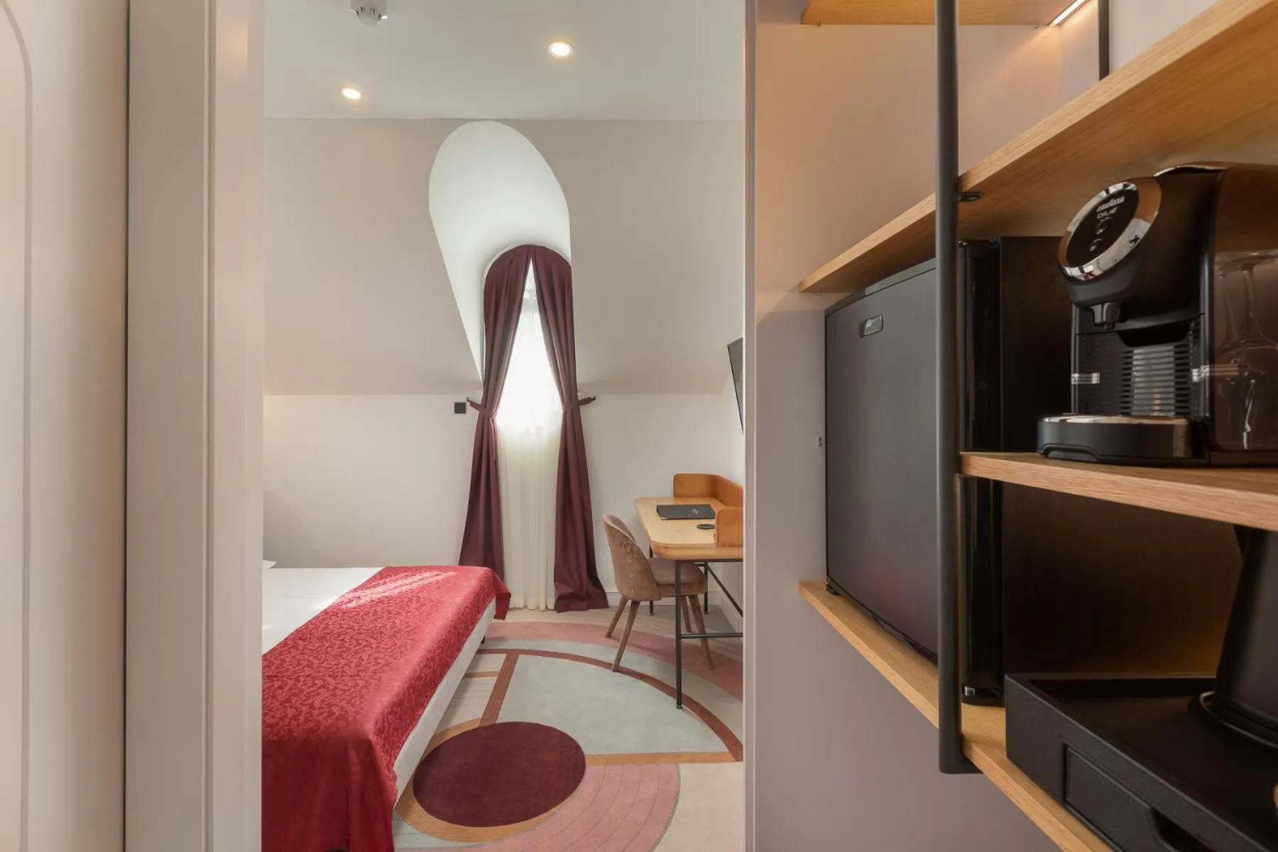 Coffee/tea facilities, Bed in Heritage Hotel Porin Makarska