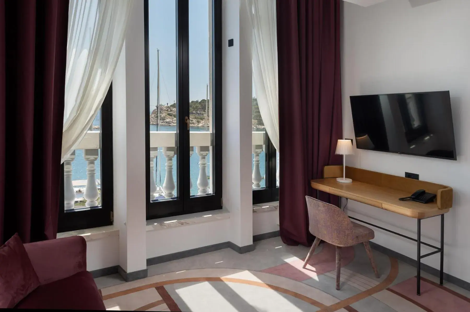 Deluxe Double Room with Sea View in Heritage Hotel Porin Makarska Deluxe Double Room with Sea View in Heritage Hotel Porin Makarska