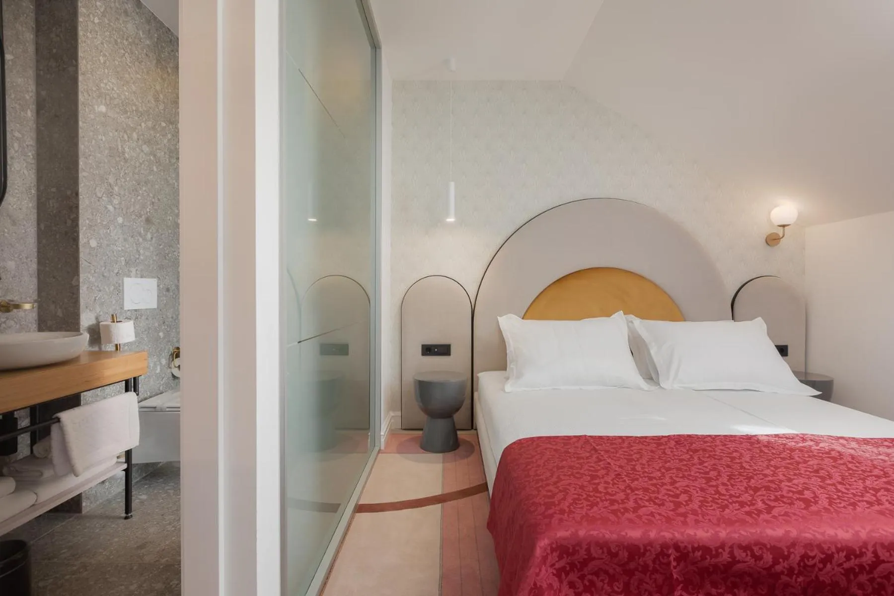 Bed in Heritage Hotel Porin Makarska