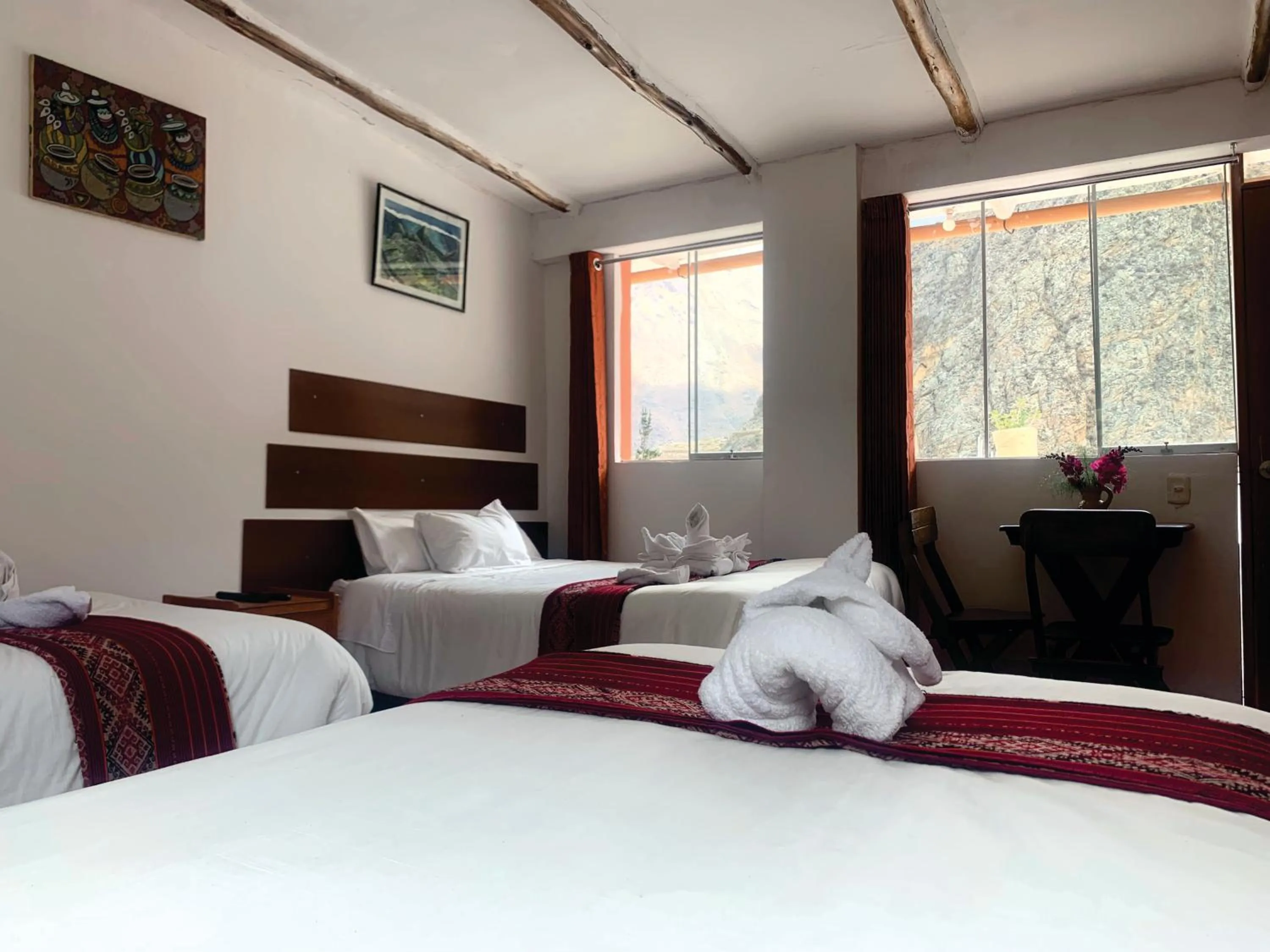 Photo of the whole room, Bed in Inka Khawarina Tambo Lodge
