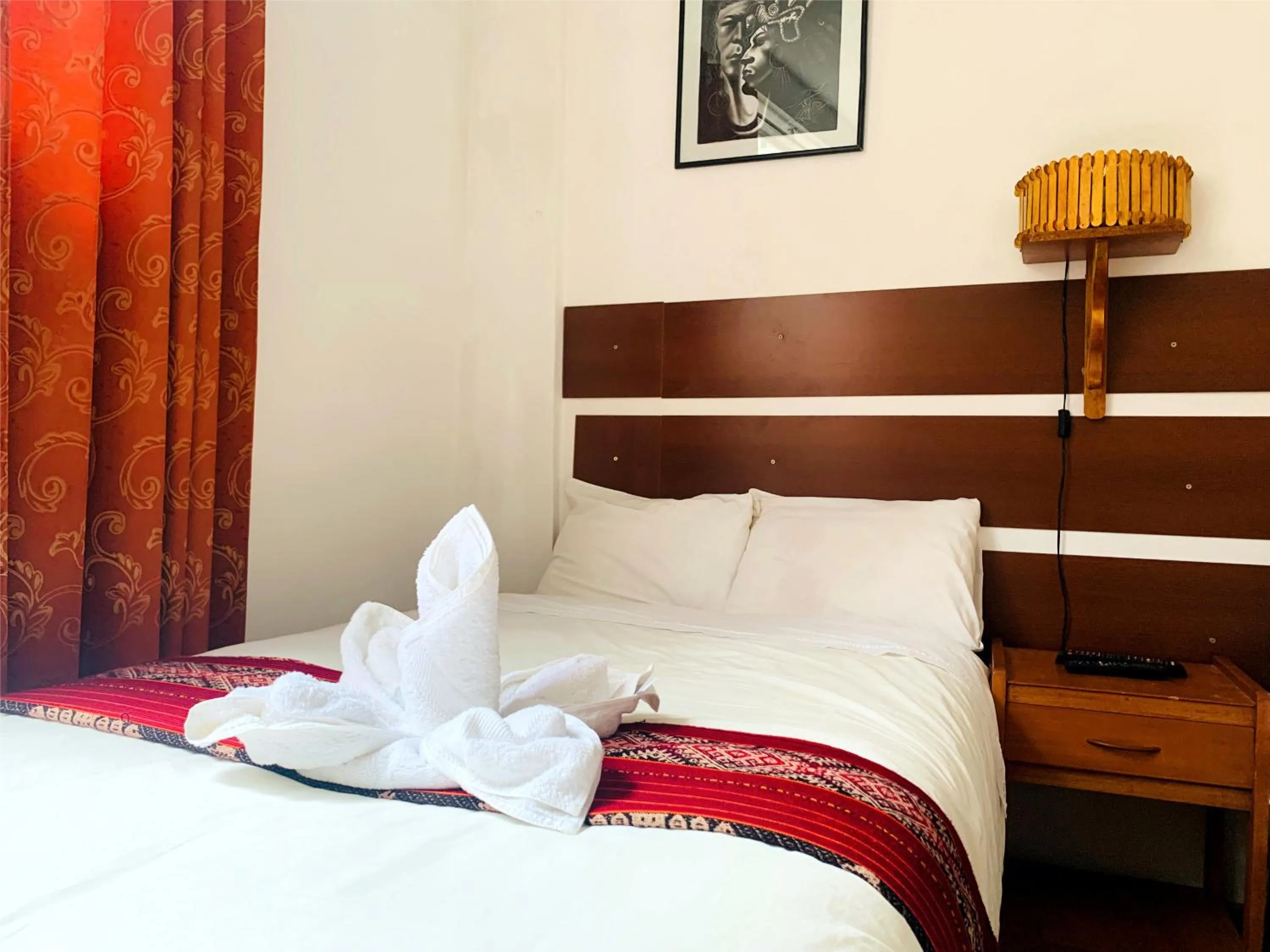 Photo of the whole room, Bed in Inka Khawarina Tambo Lodge