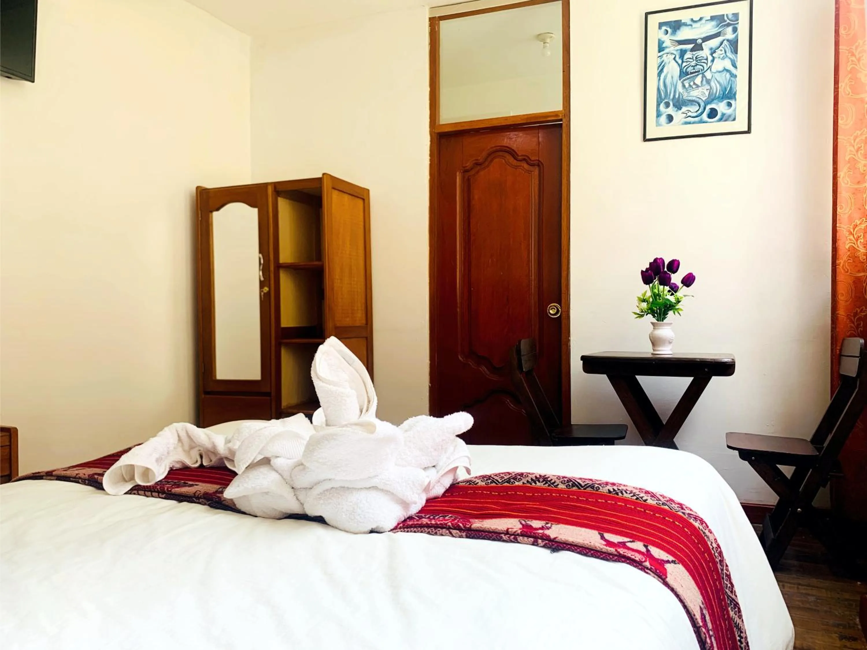 Photo of the whole room, Bed in Inka Khawarina Tambo Lodge