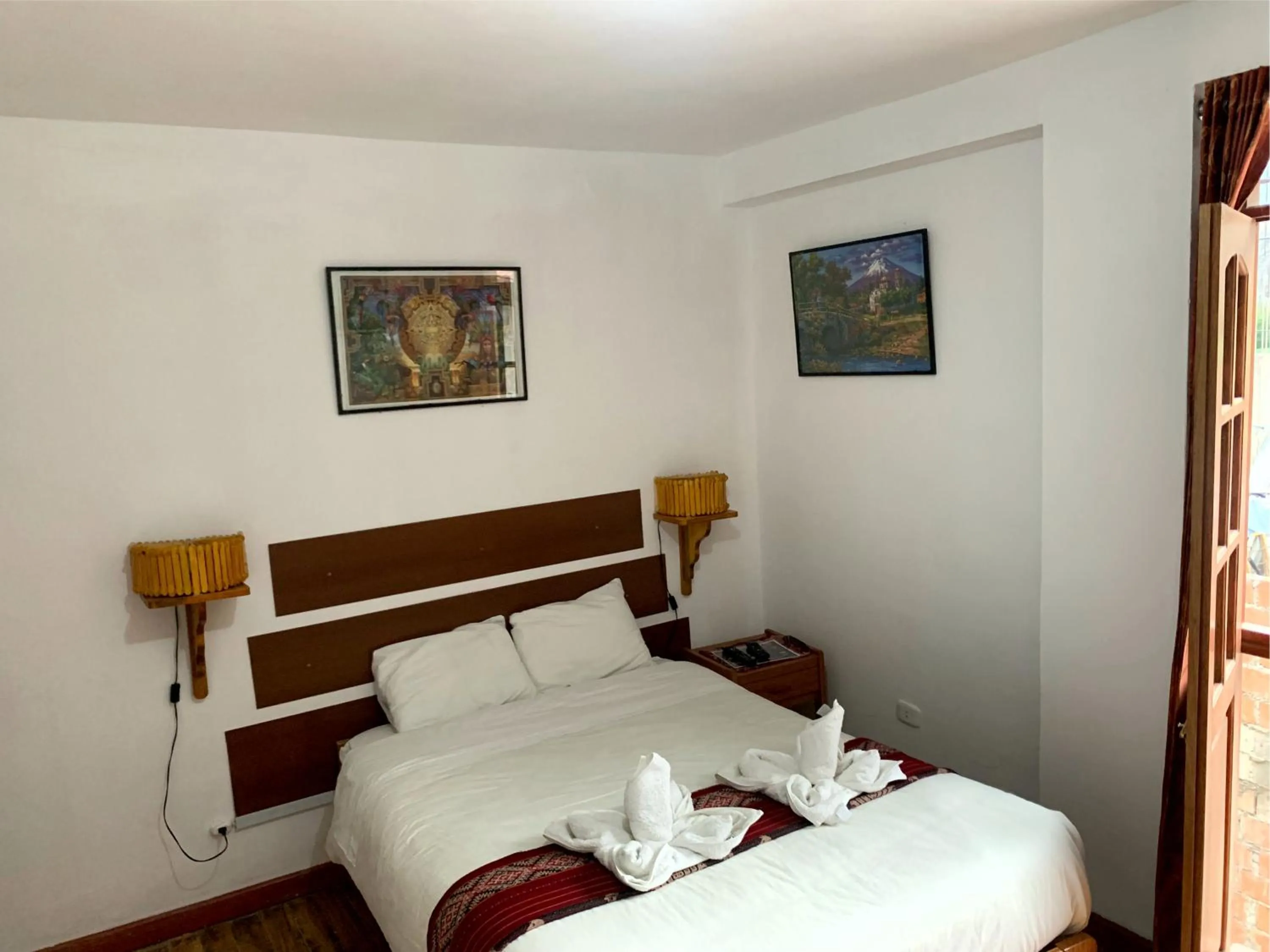 Photo of the whole room, Bed in Inka Khawarina Tambo Lodge