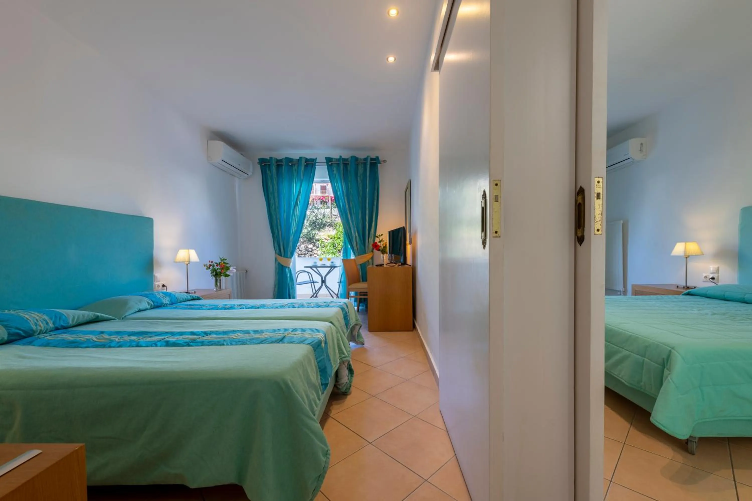 Bedroom, Bed in Skala Hotel