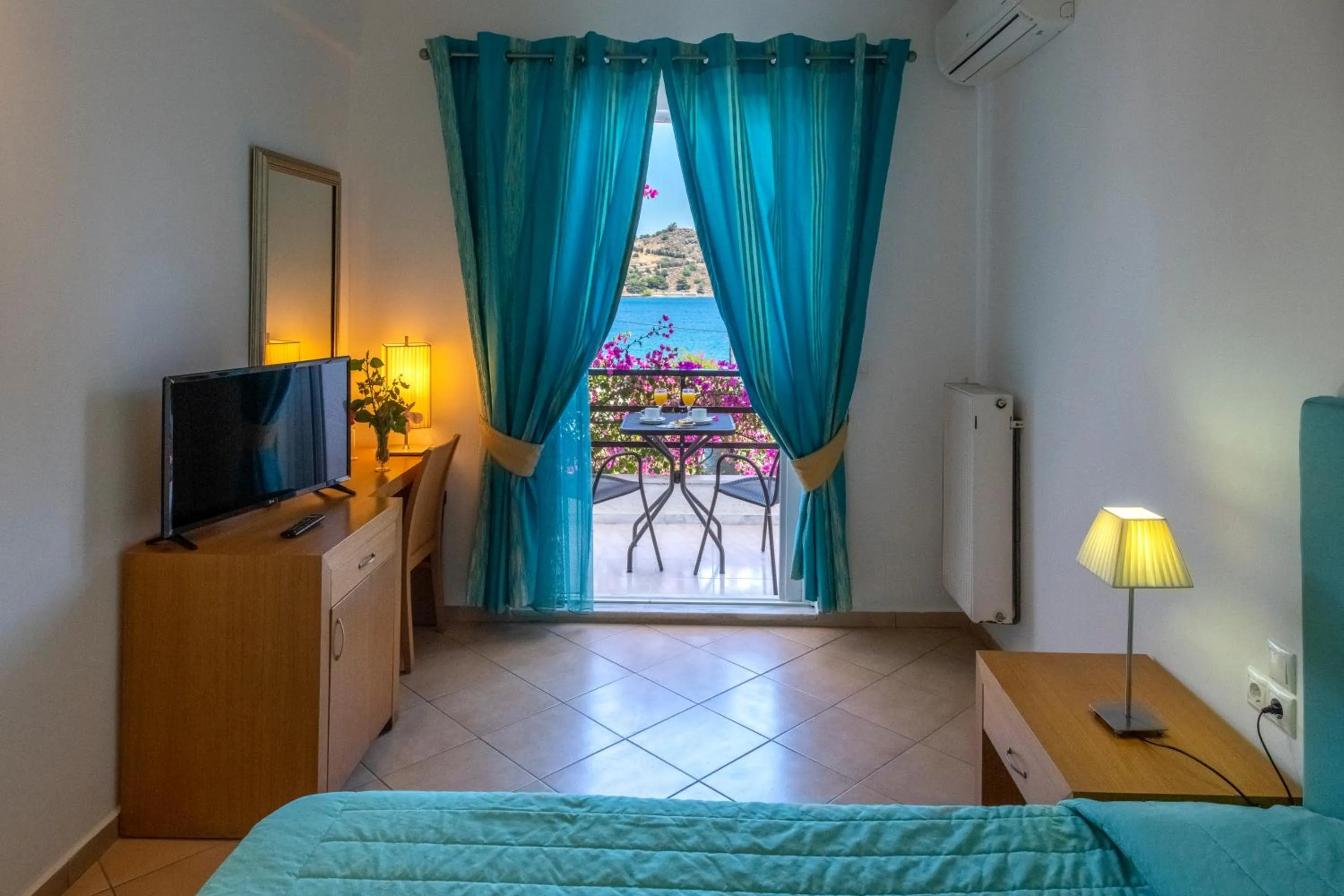 Sea view, Bed in Skala Hotel