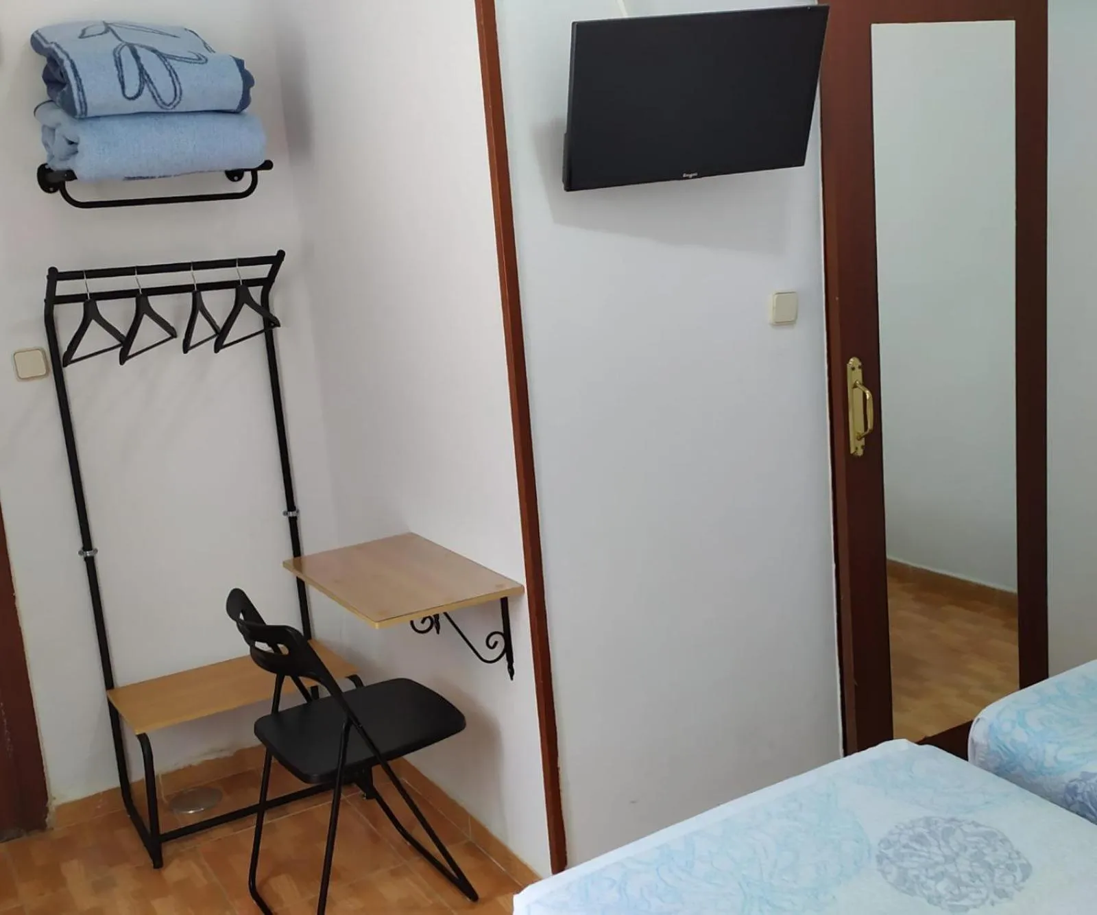 TV and multimedia, Bed in Hostal Miami