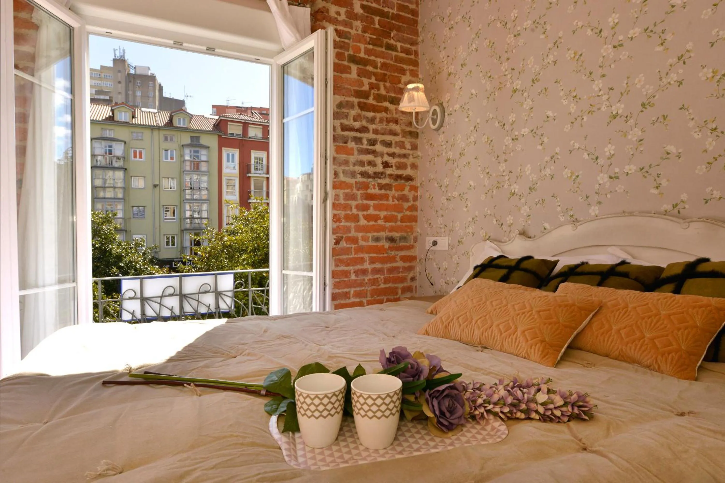 Balcony/Terrace, Bed in Center Suite Santander