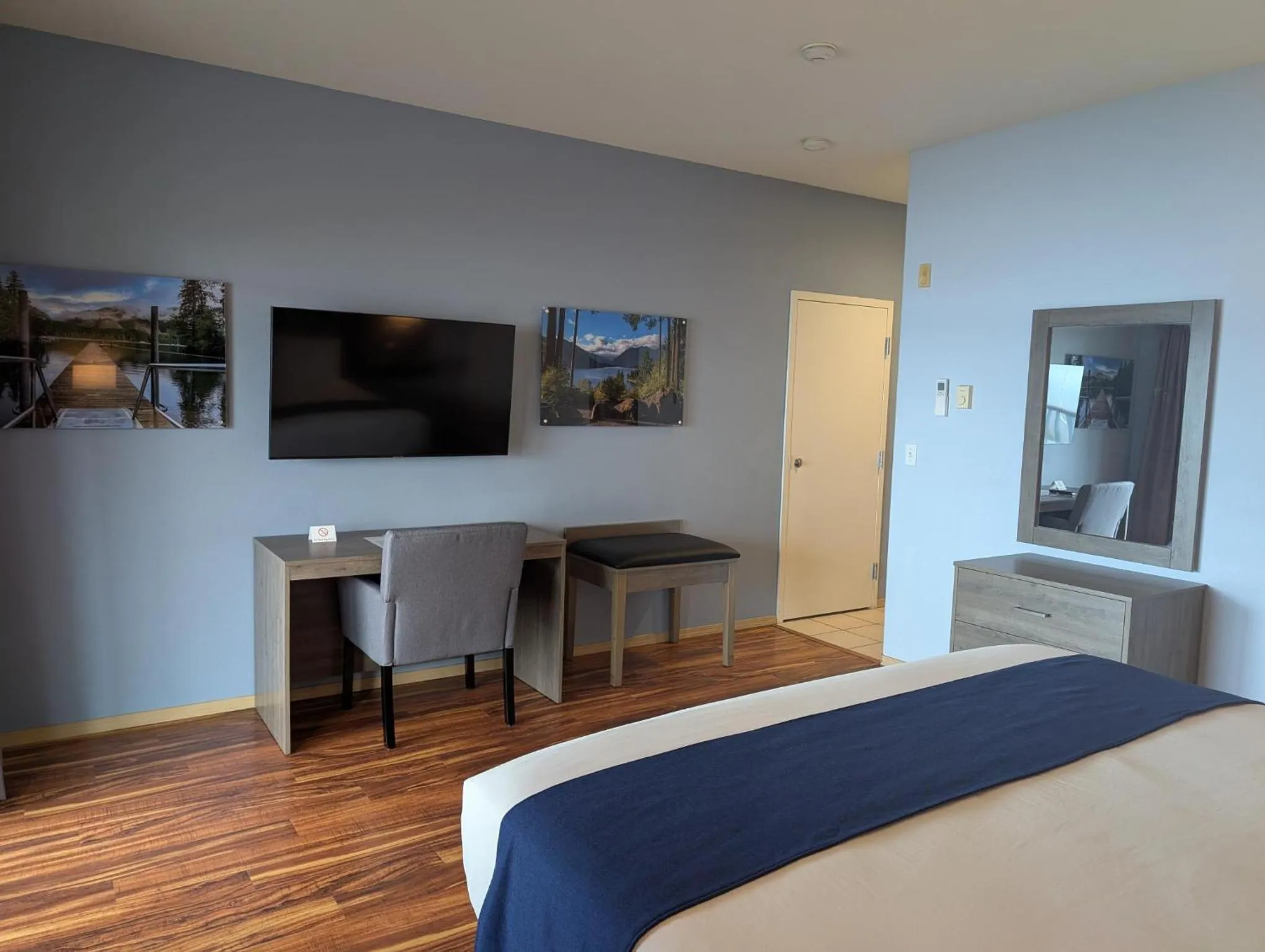 Bed in The Waterfront at Potlatch