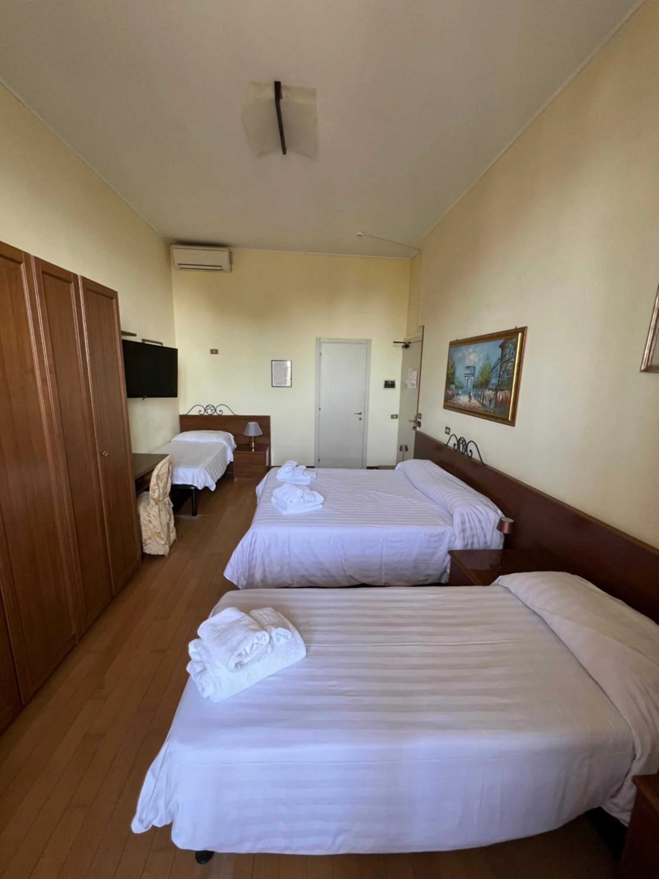 Bed in Hotel Petit Royal