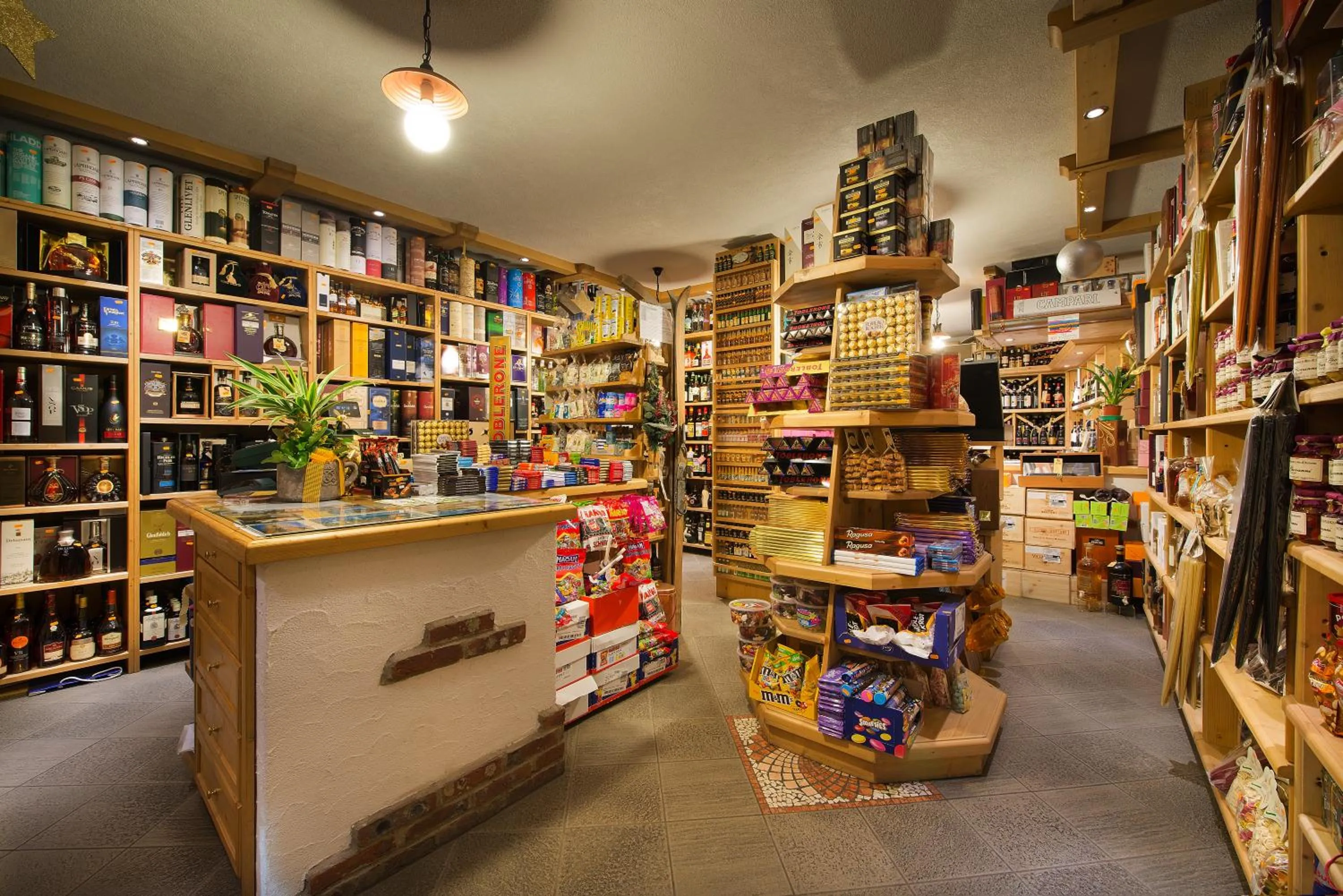 On-site shops in Hotel San Giovanni