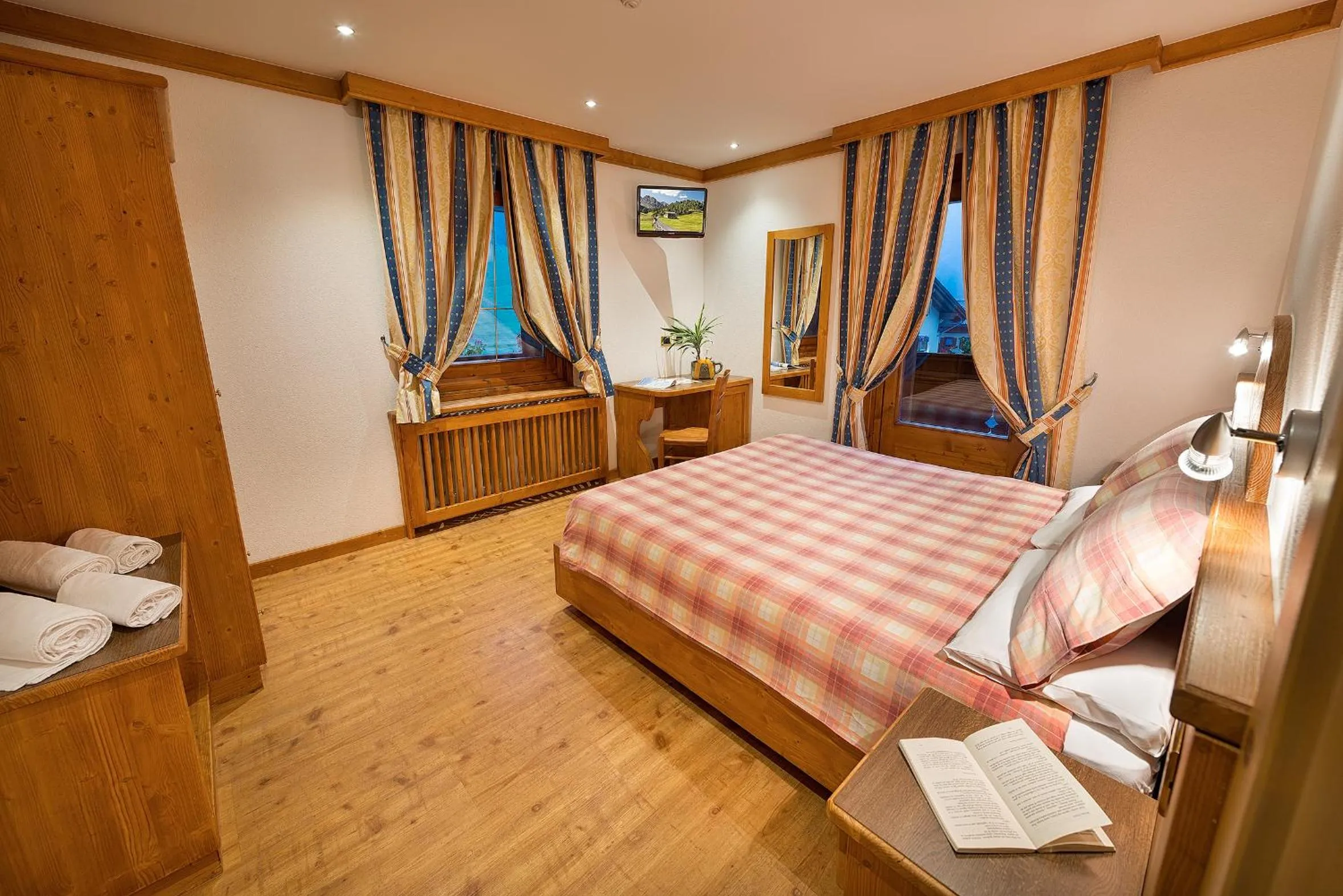 Photo of the whole room, Bed in Hotel San Giovanni