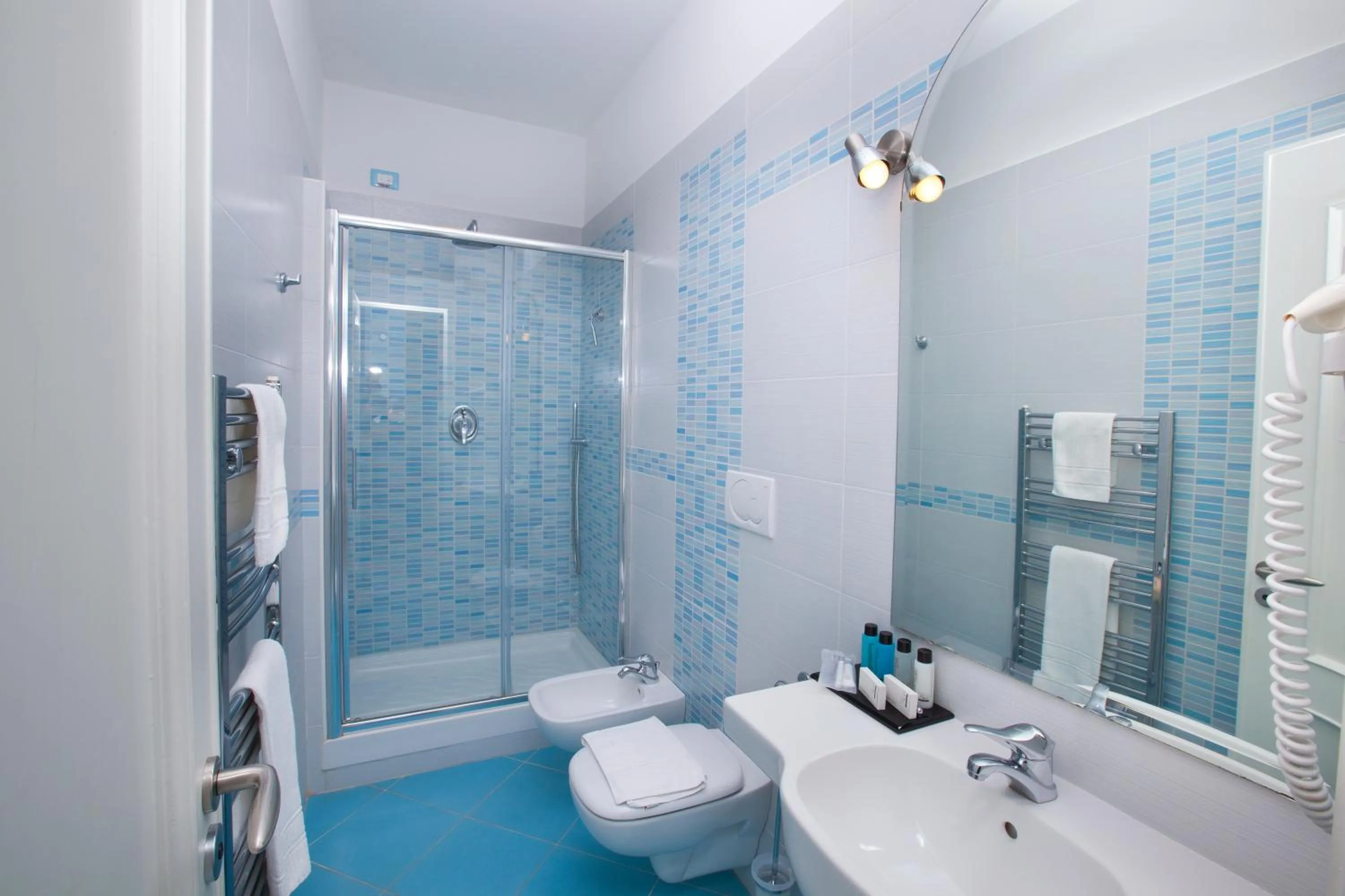 Shower in Sorrento Flats