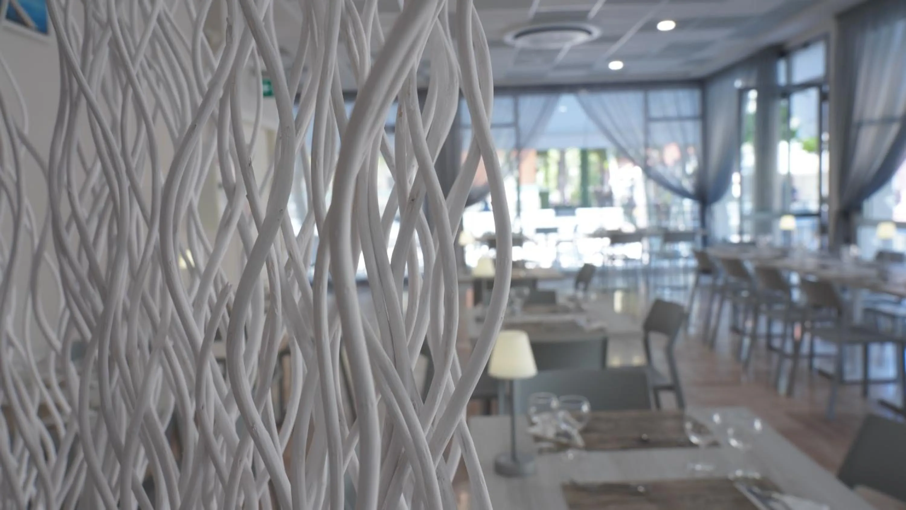 Restaurant/places to eat in Lively Hotel