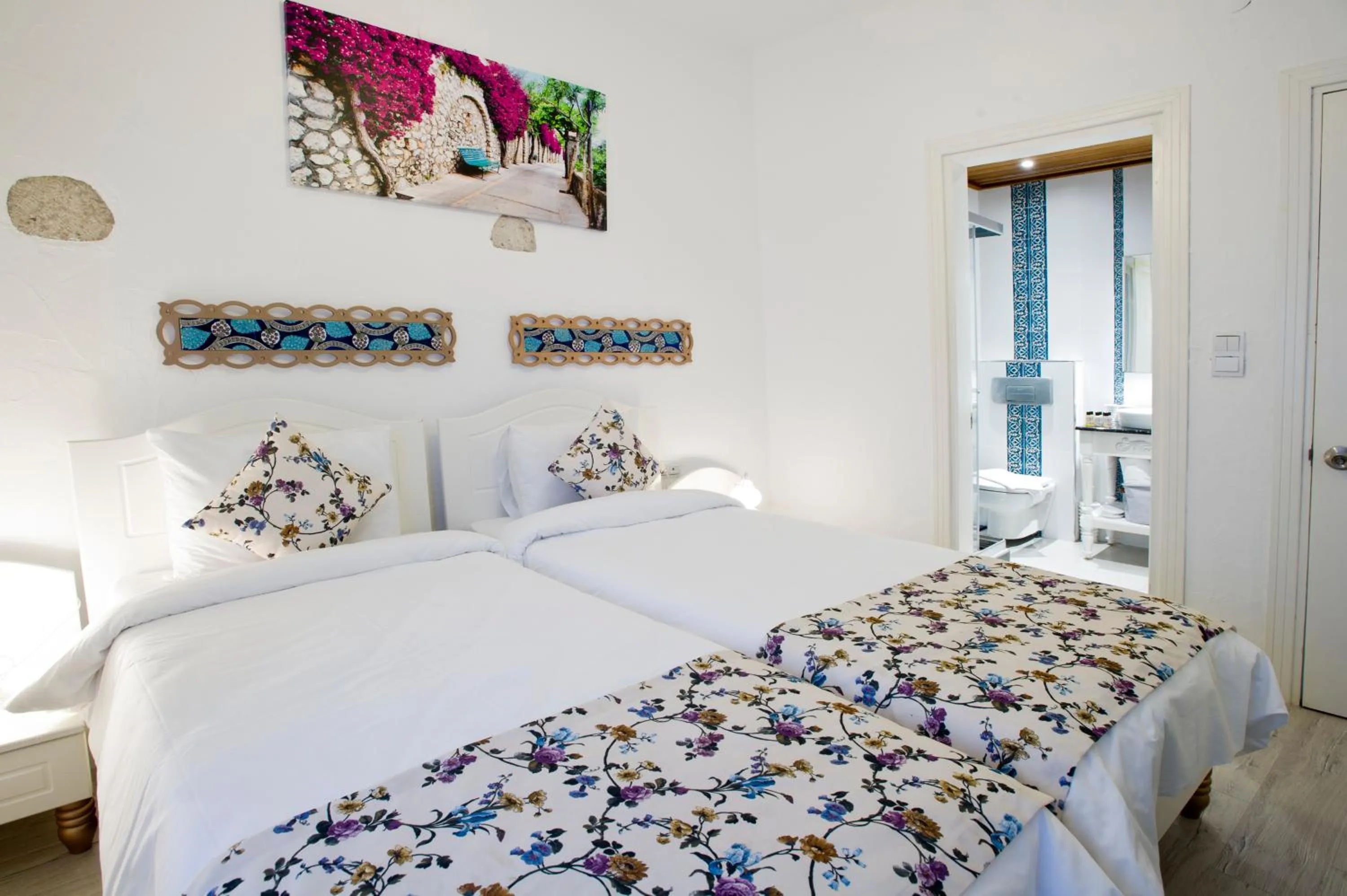 Bedroom, Bed in Lodos Hotel