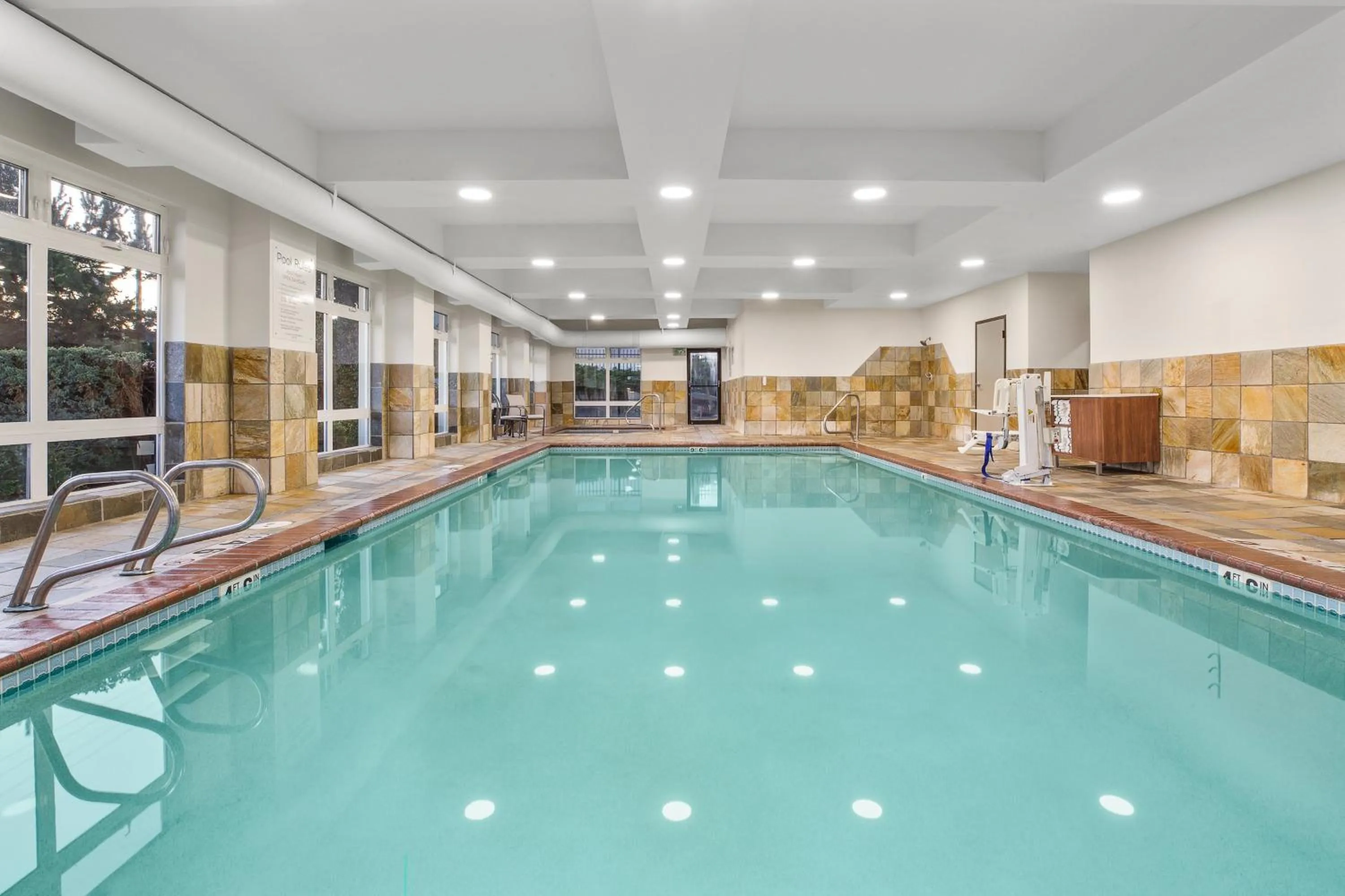 Swimming pool in Holiday Inn Express & Suites Tacoma by IHG