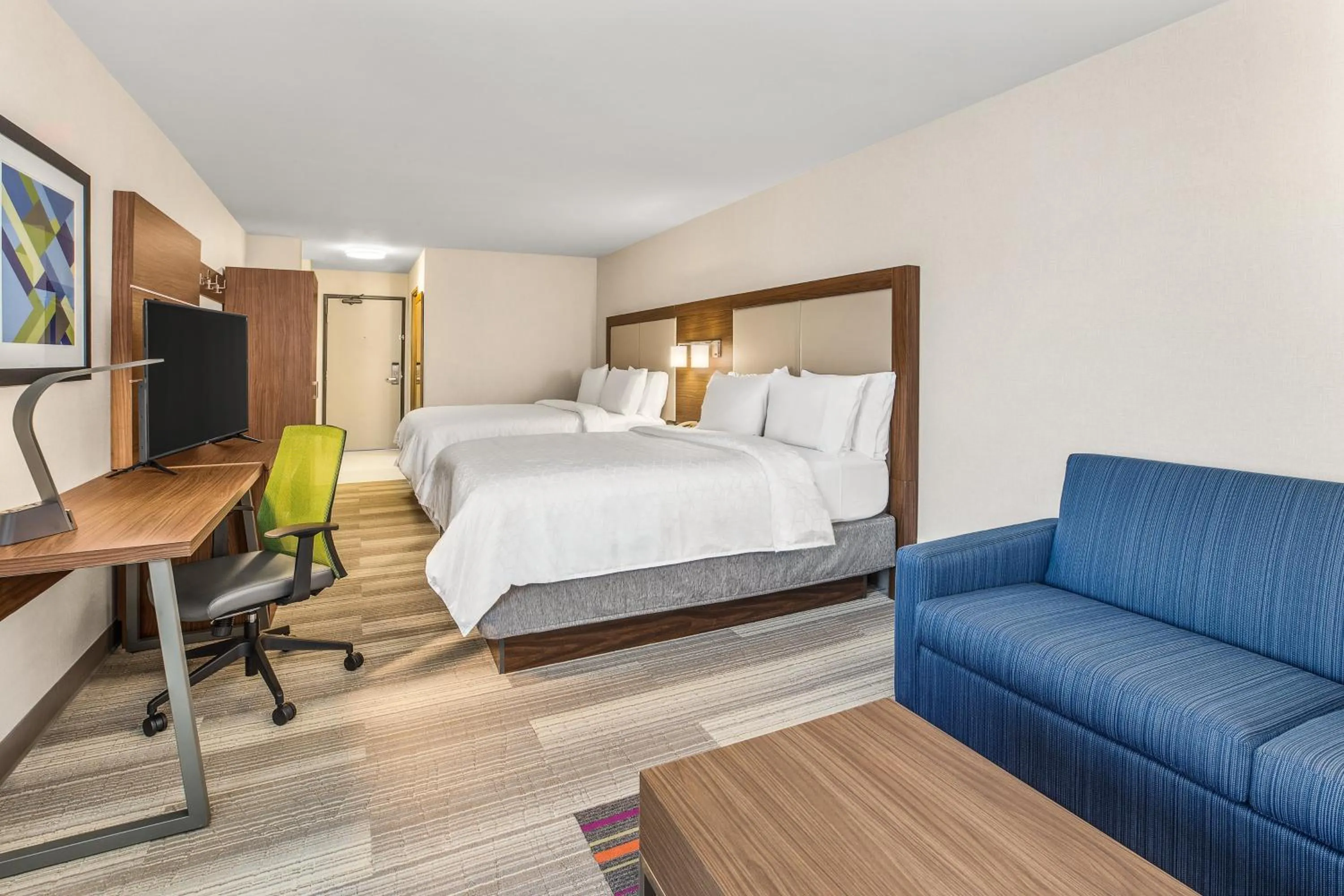 Photo of the whole room, Bed in Holiday Inn Express & Suites Tacoma by IHG