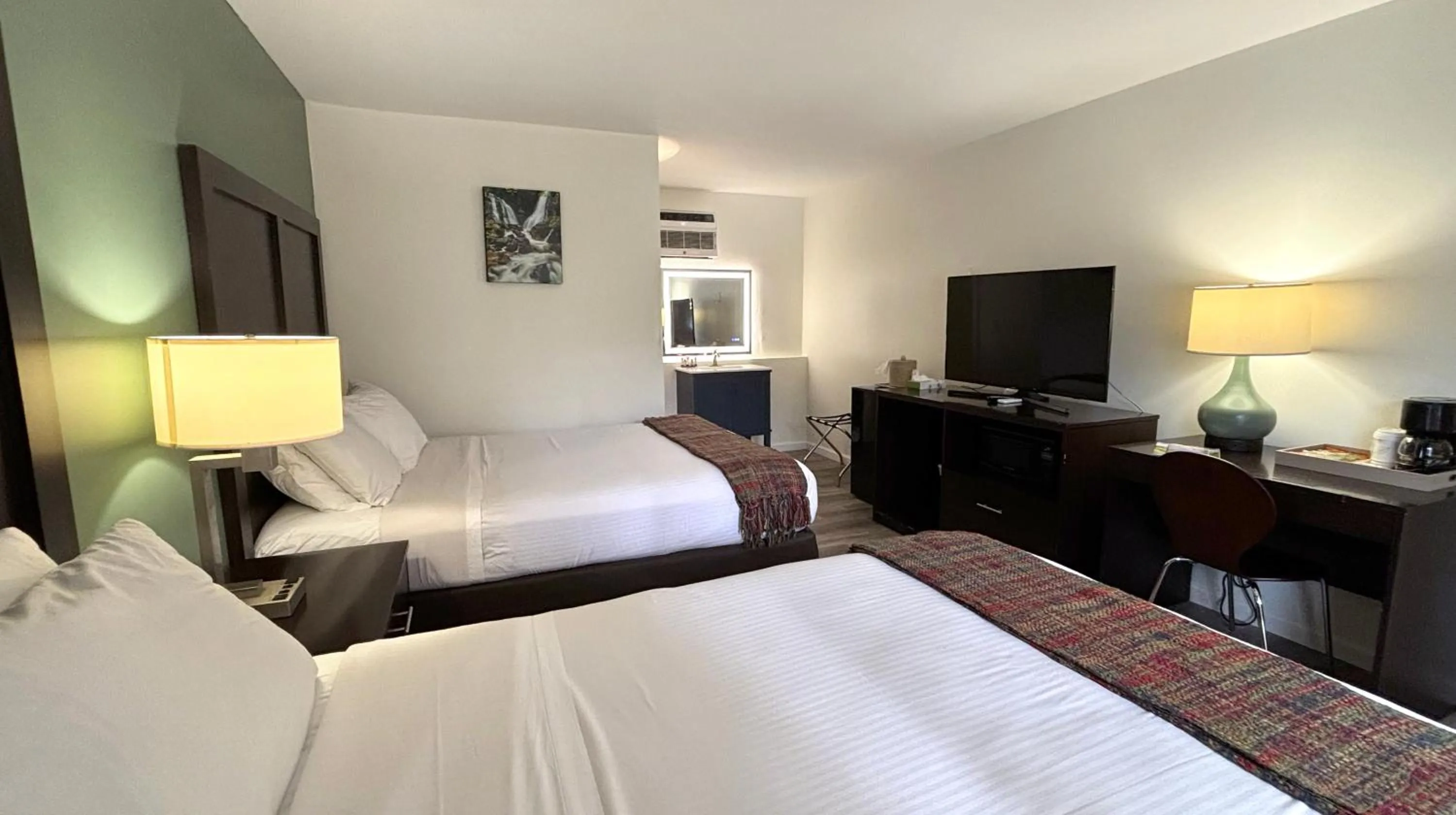 Bed in Castlewood Inn