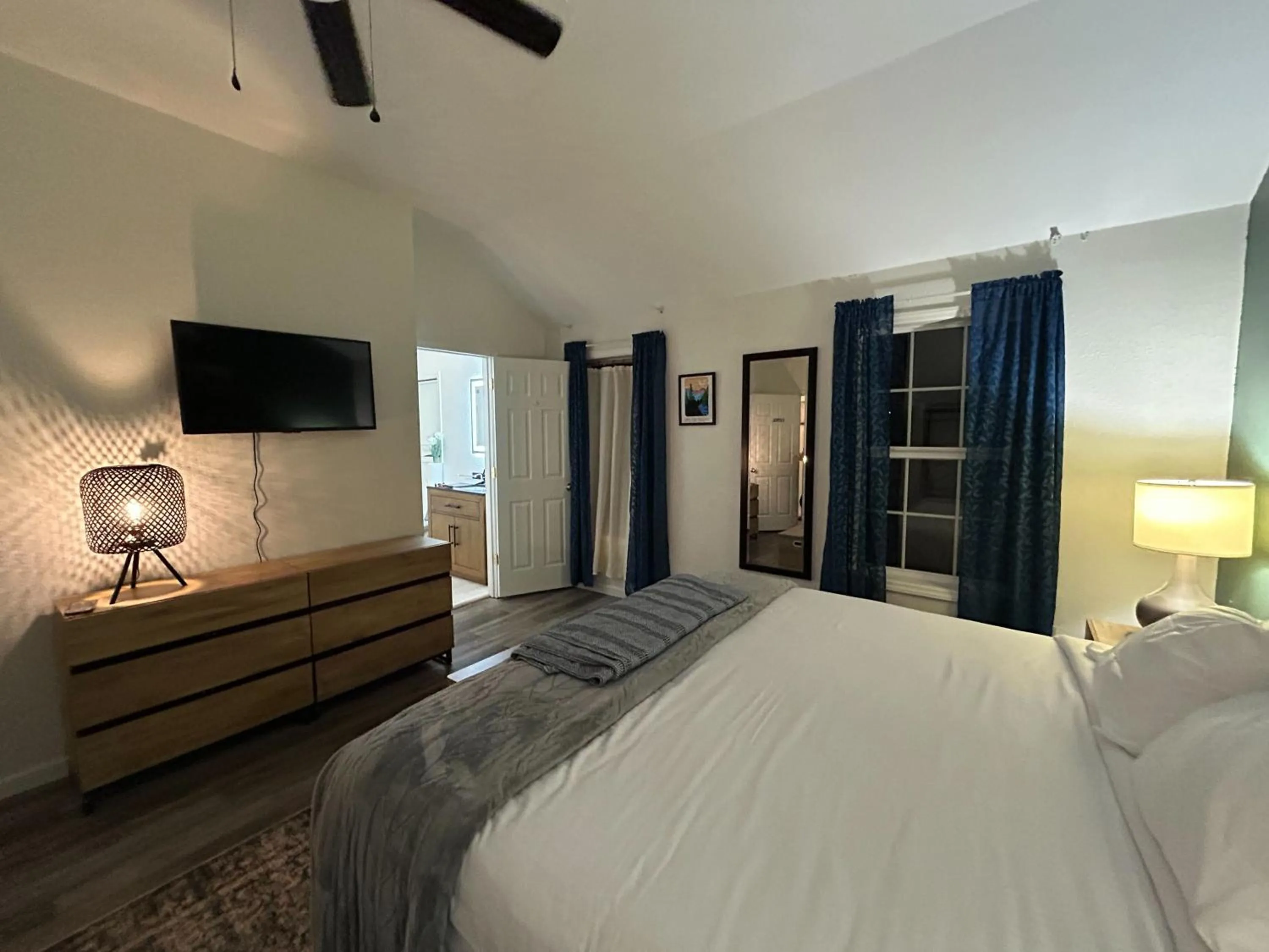 Bed in Castlewood Inn