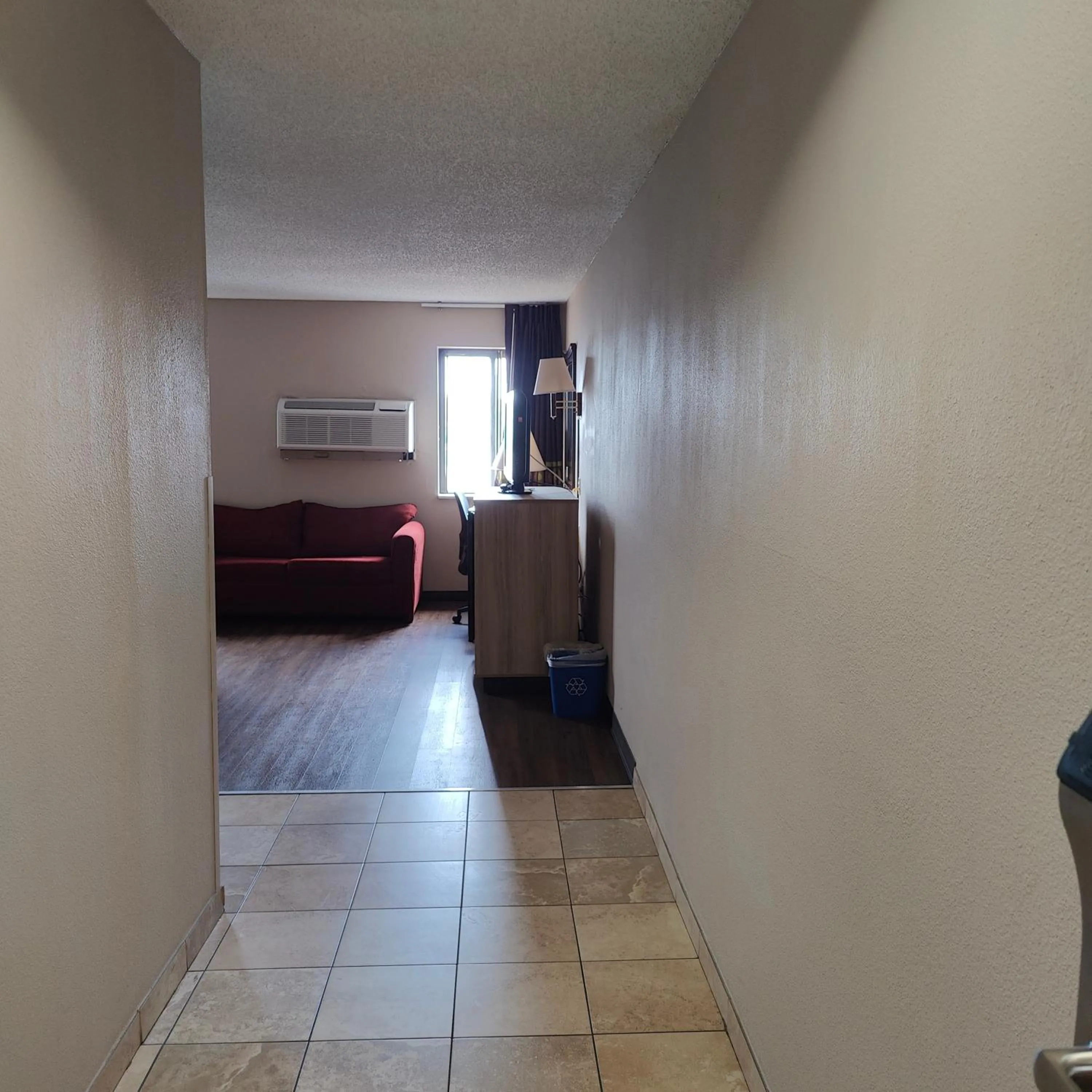 Photo of the whole room, Bed in Super 8 by Wyndham Allentown Kutztown Area