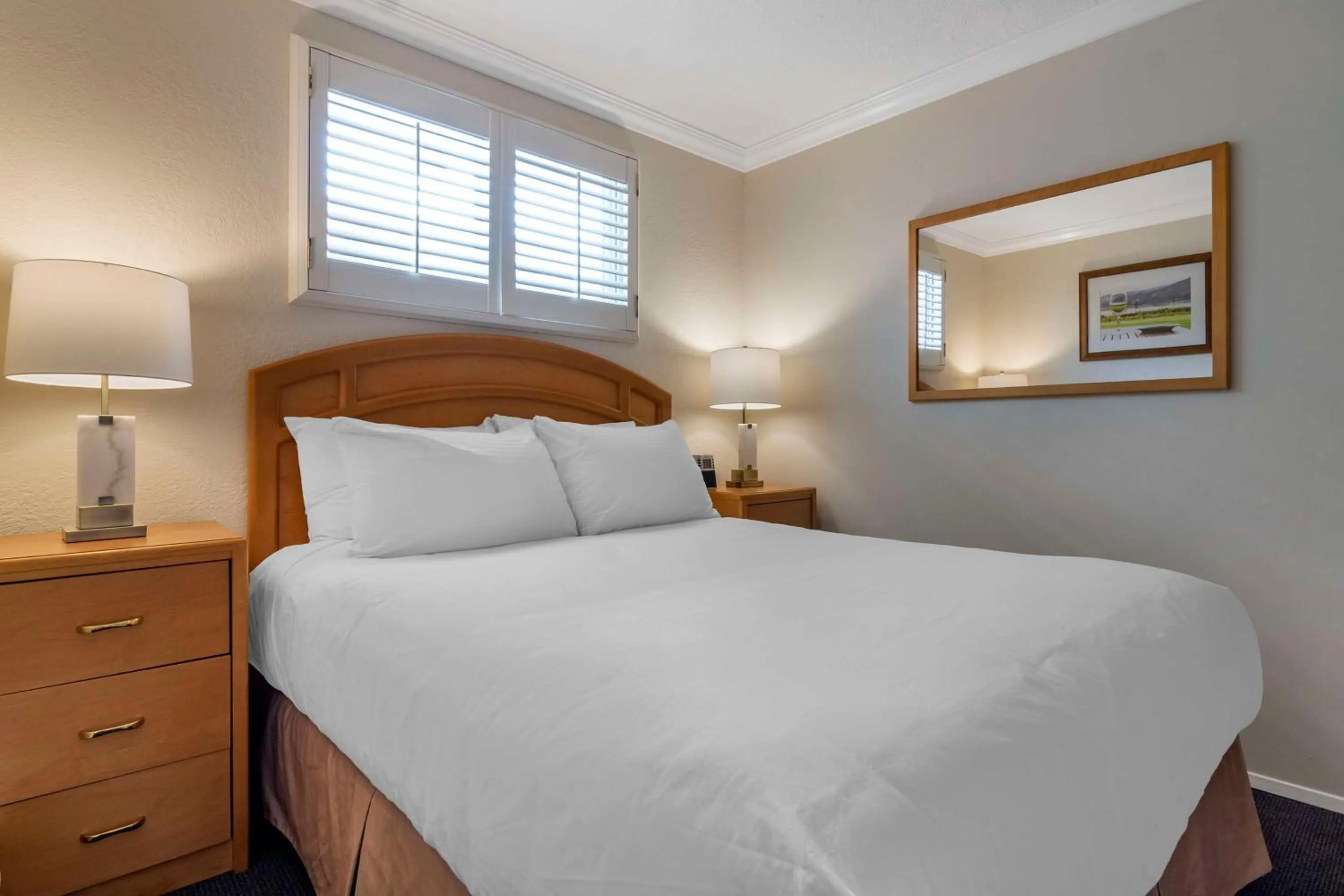 Bedroom, Bed in Best Western Inn at Penticton