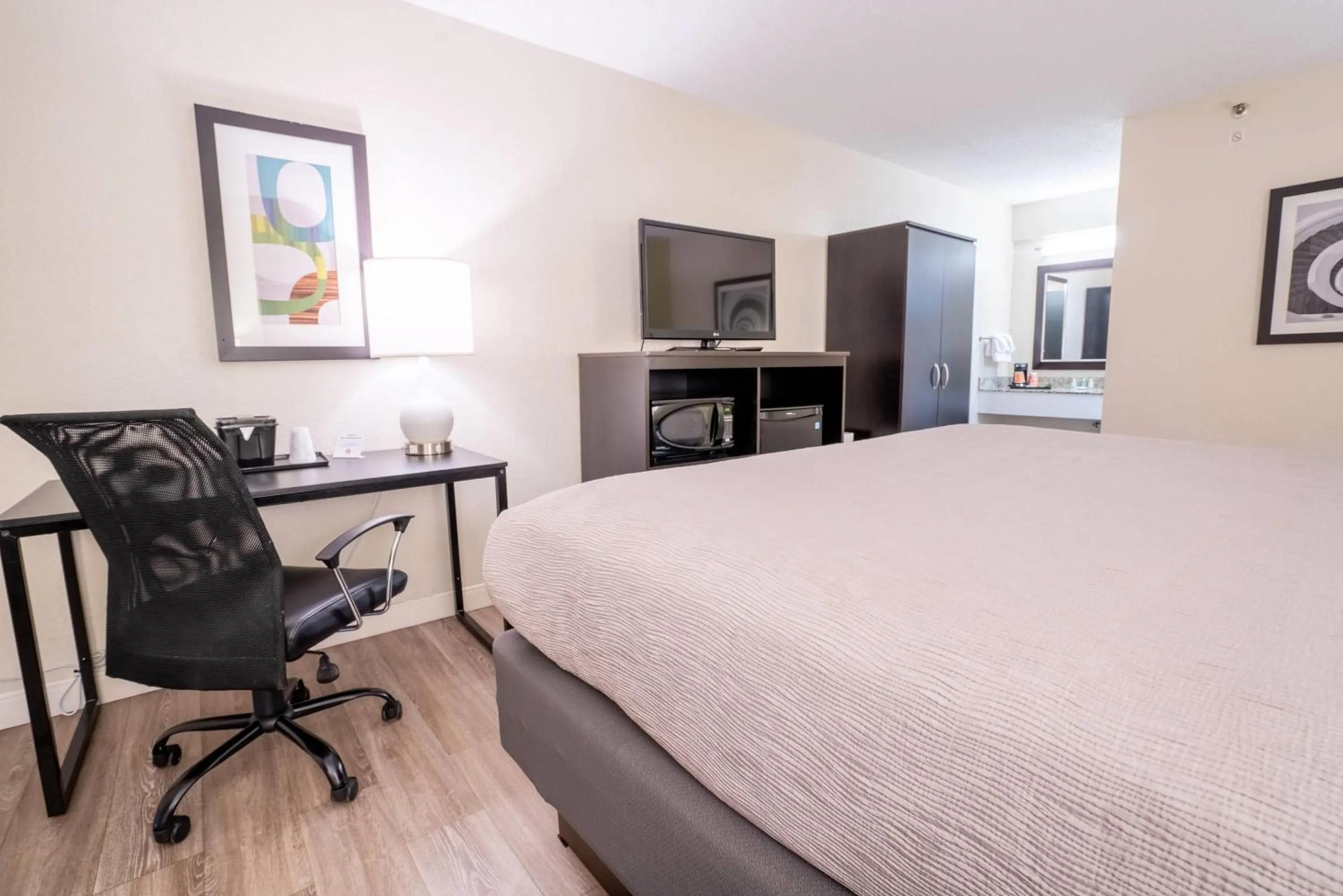 Bedroom, Bed in Quality Inn Palm Beach International Airport