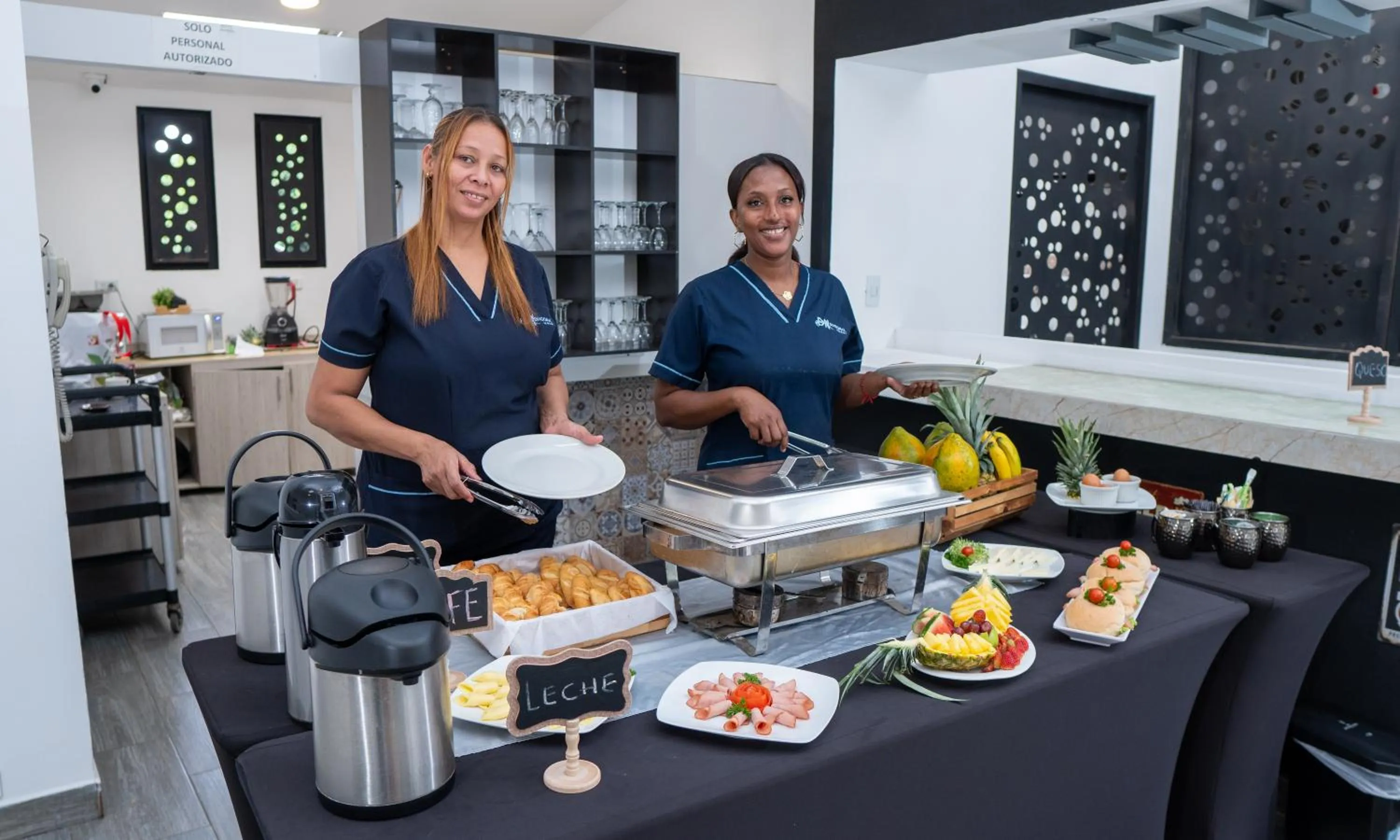 Buffet breakfast in Basic Hotel Chipichape by Hoteles MS