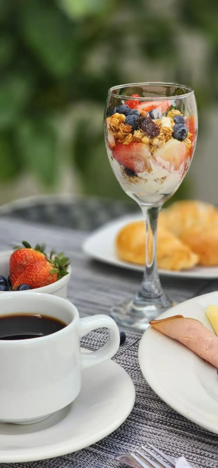 Buffet breakfast in Basic Hotel Chipichape by Hoteles MS