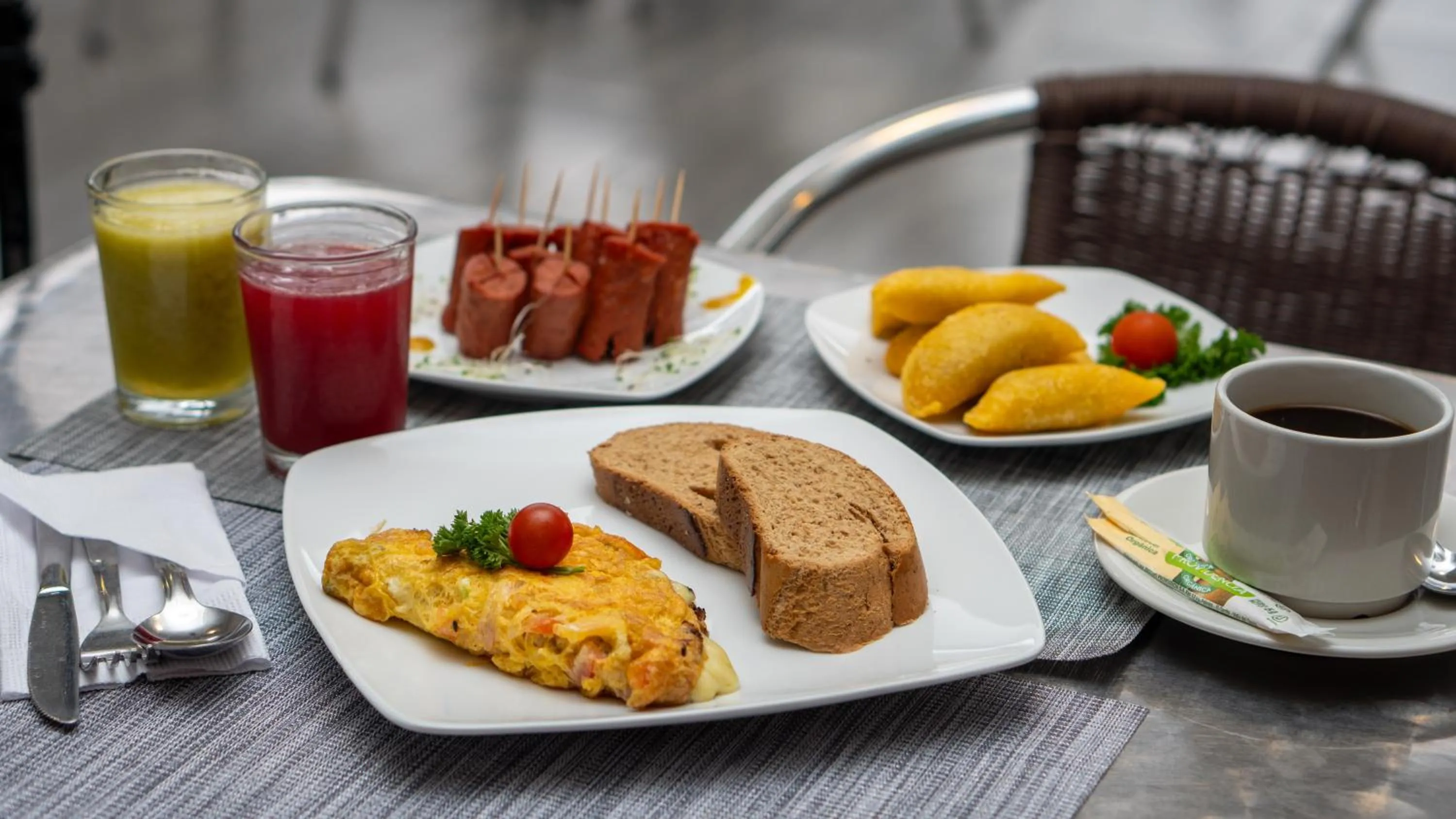 Breakfast in Basic Hotel Chipichape by Hoteles MS