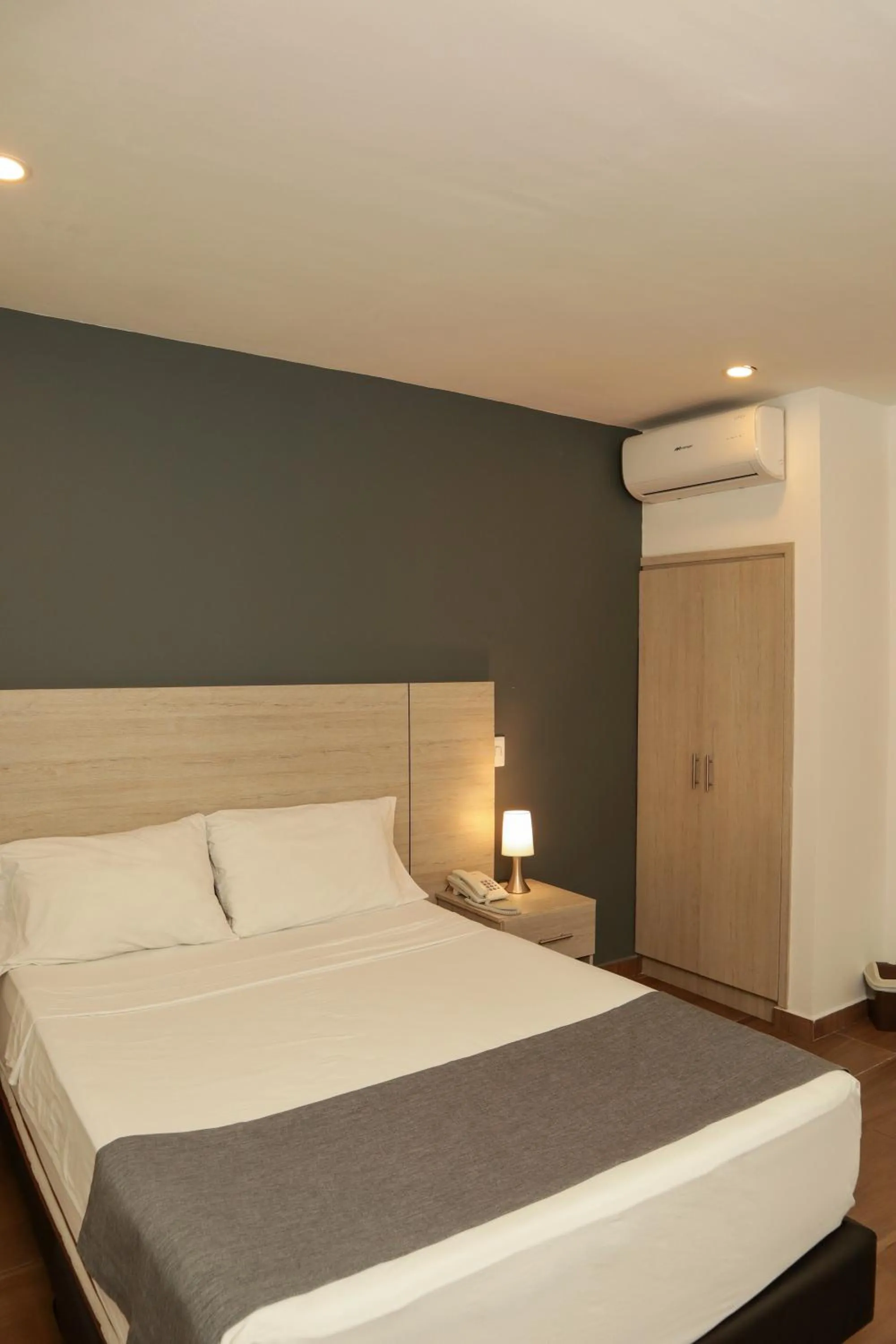 Bed in Basic Hotel Chipichape by Hoteles MS