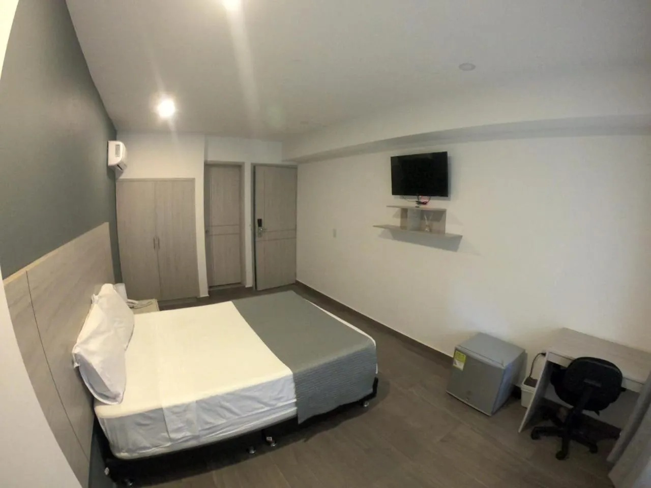 TV and multimedia, Bed in Basic Hotel Chipichape by Hoteles MS