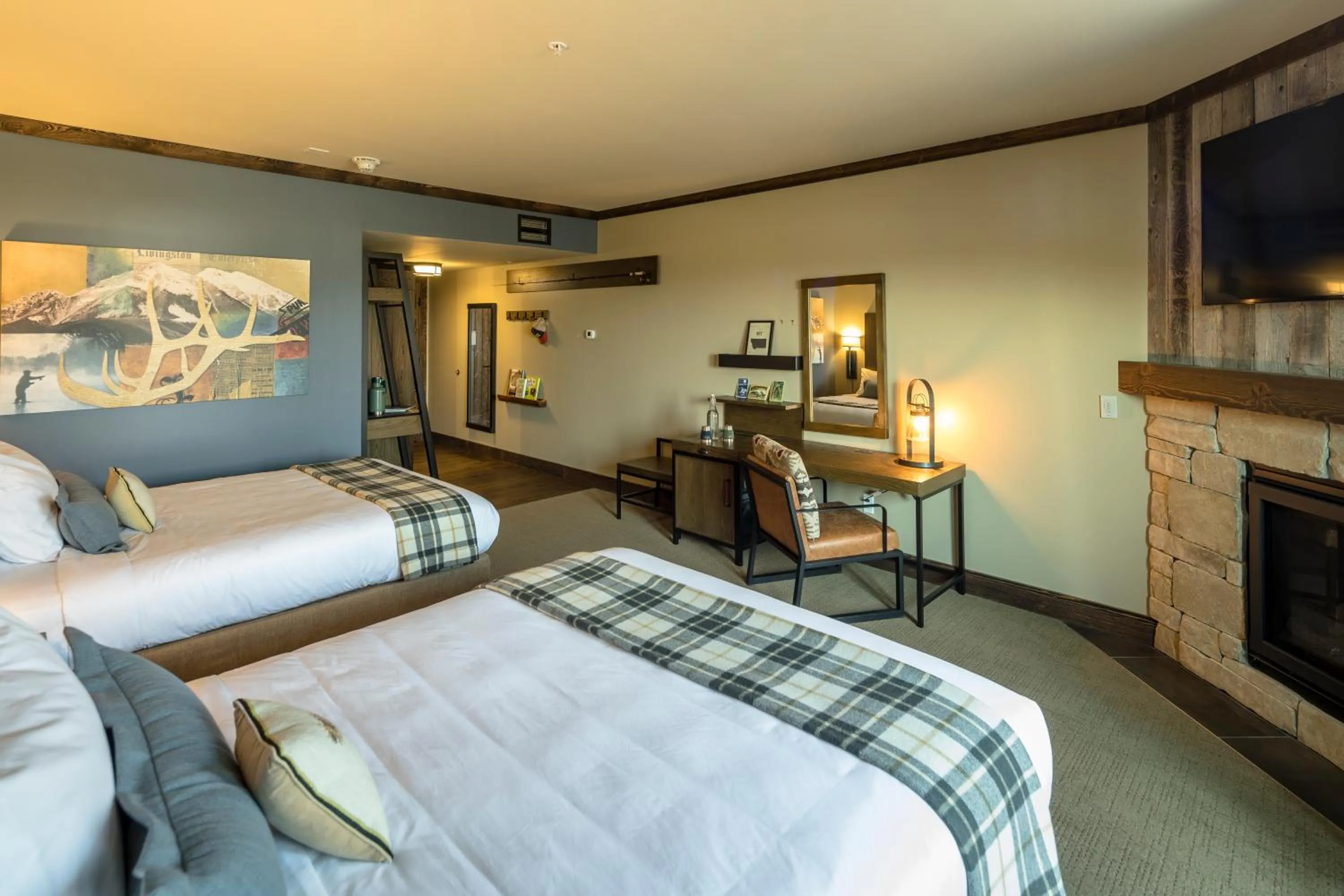 Photo of the whole room, Bed in Sage Lodge