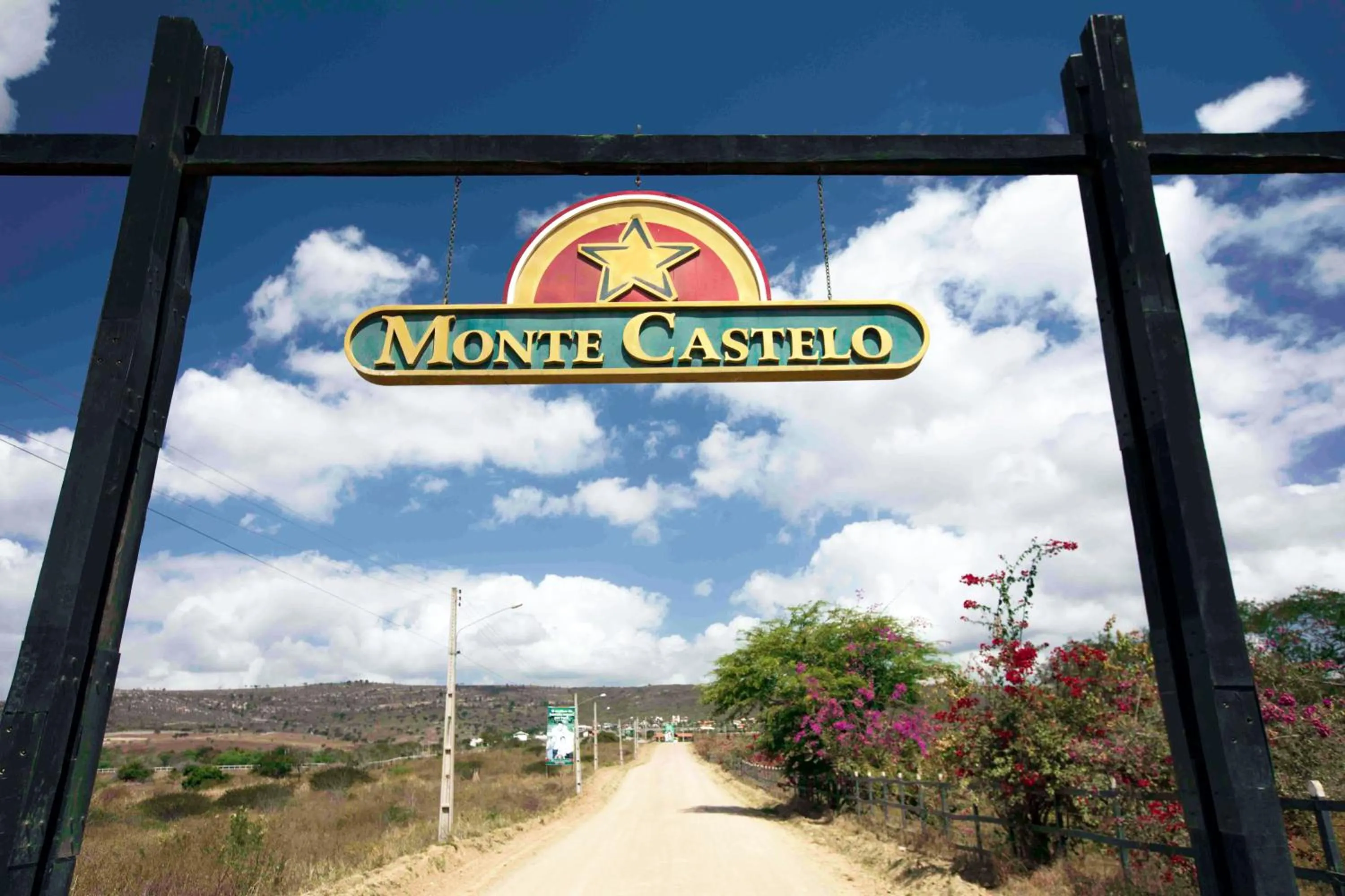 Property logo or sign in Hotel Fazenda Monte Castelo