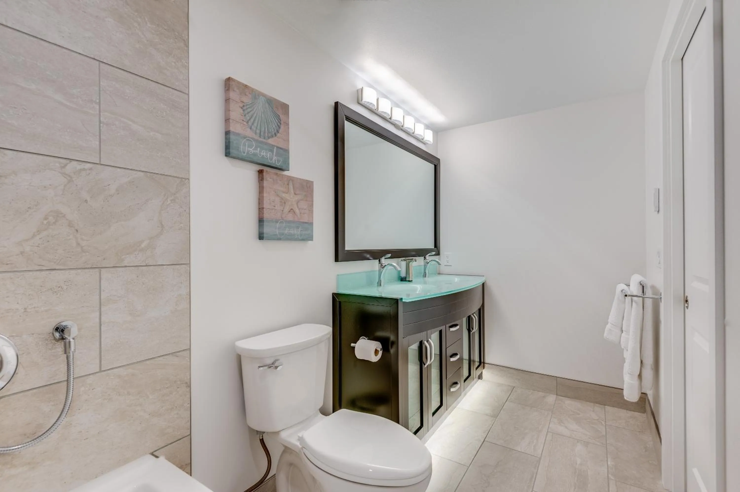 Bathroom in Adela's Bed and Breakfast