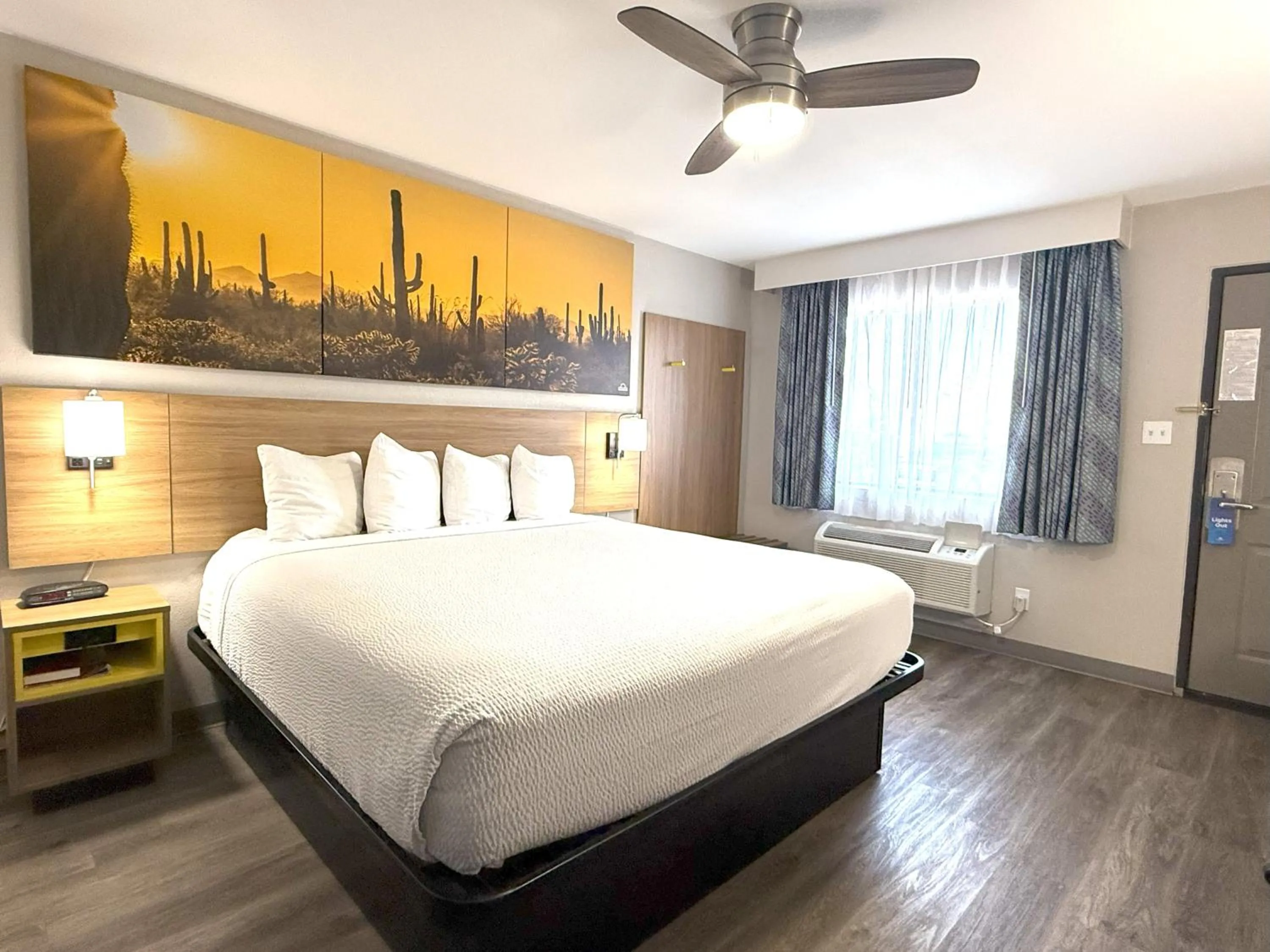 Bed in Days Inn by Wyndham Yuma