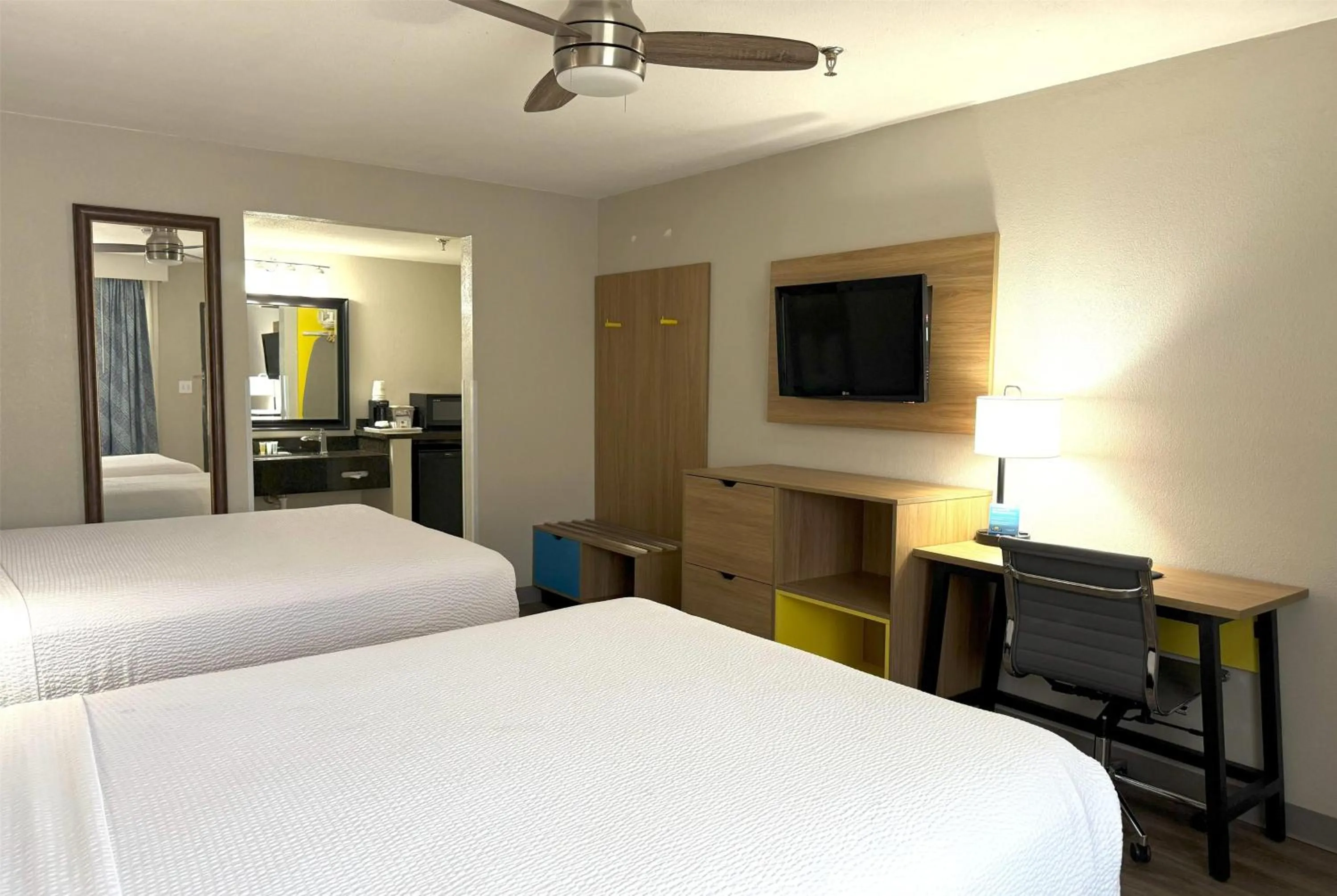 Photo of the whole room, Bed in Days Inn by Wyndham Yuma