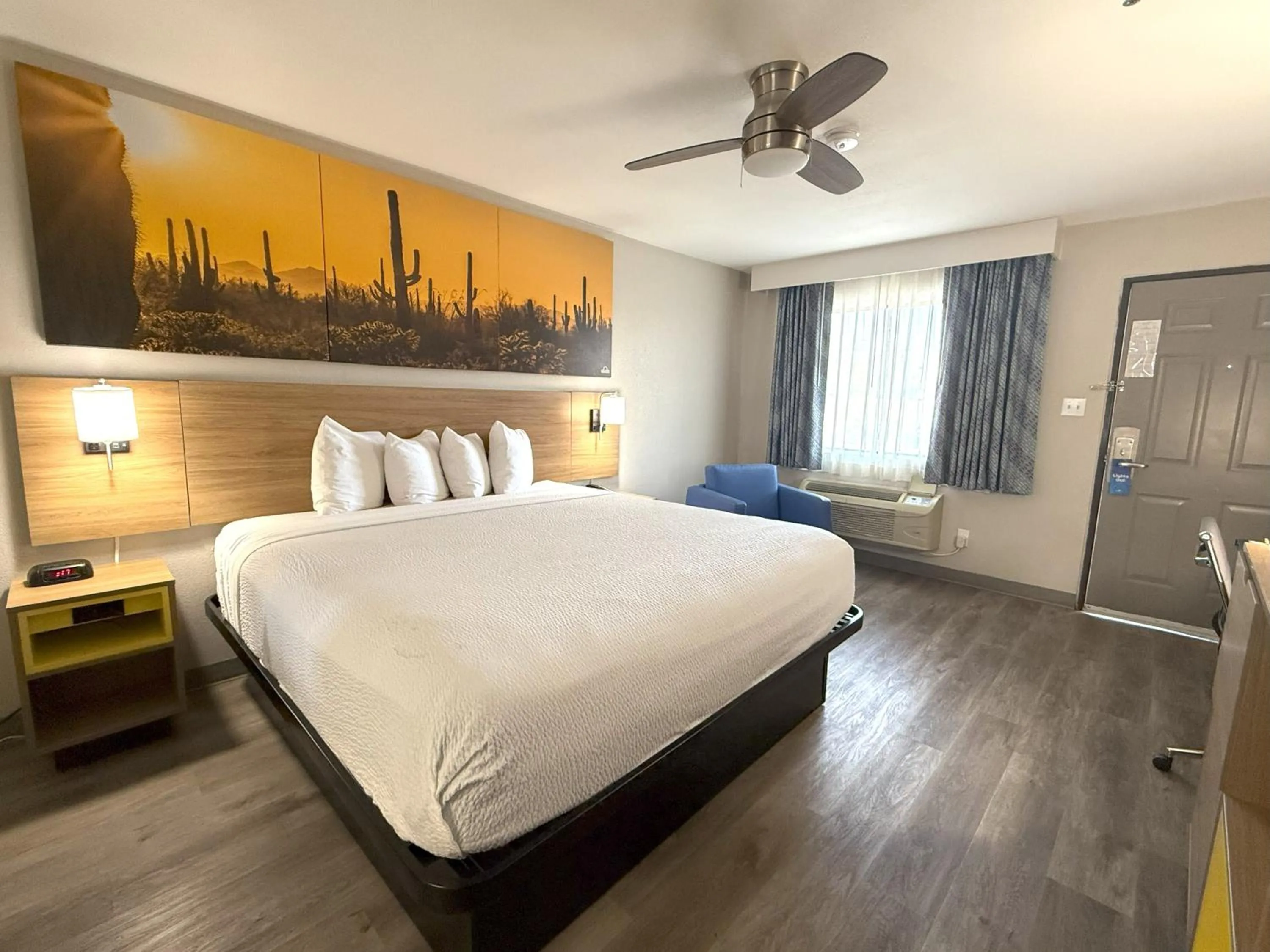 Bed in Days Inn by Wyndham Yuma