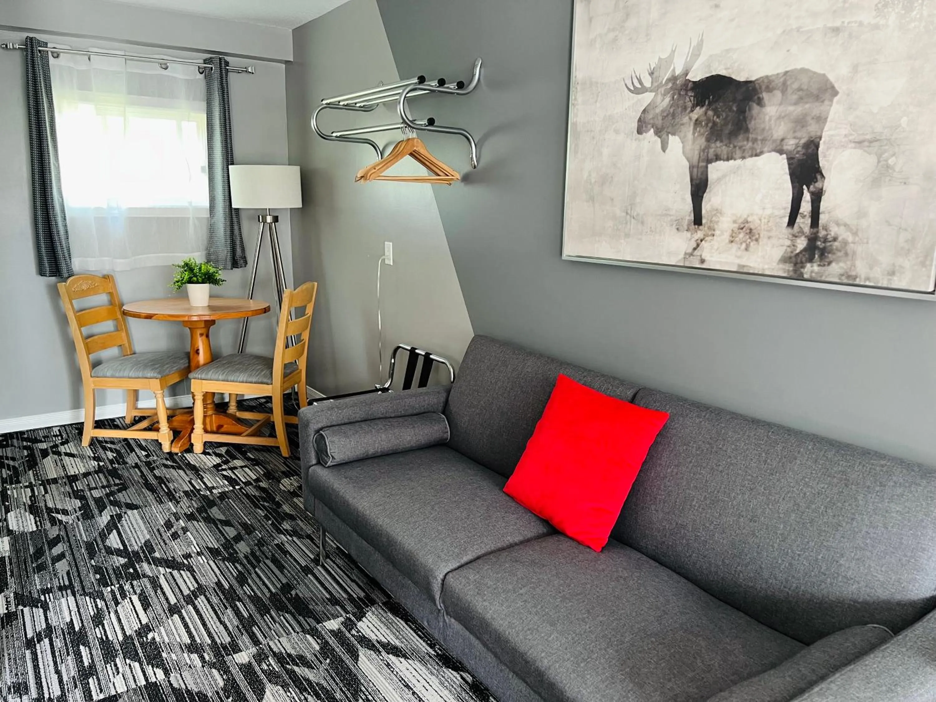 Seating area in Mystic Isle Motel