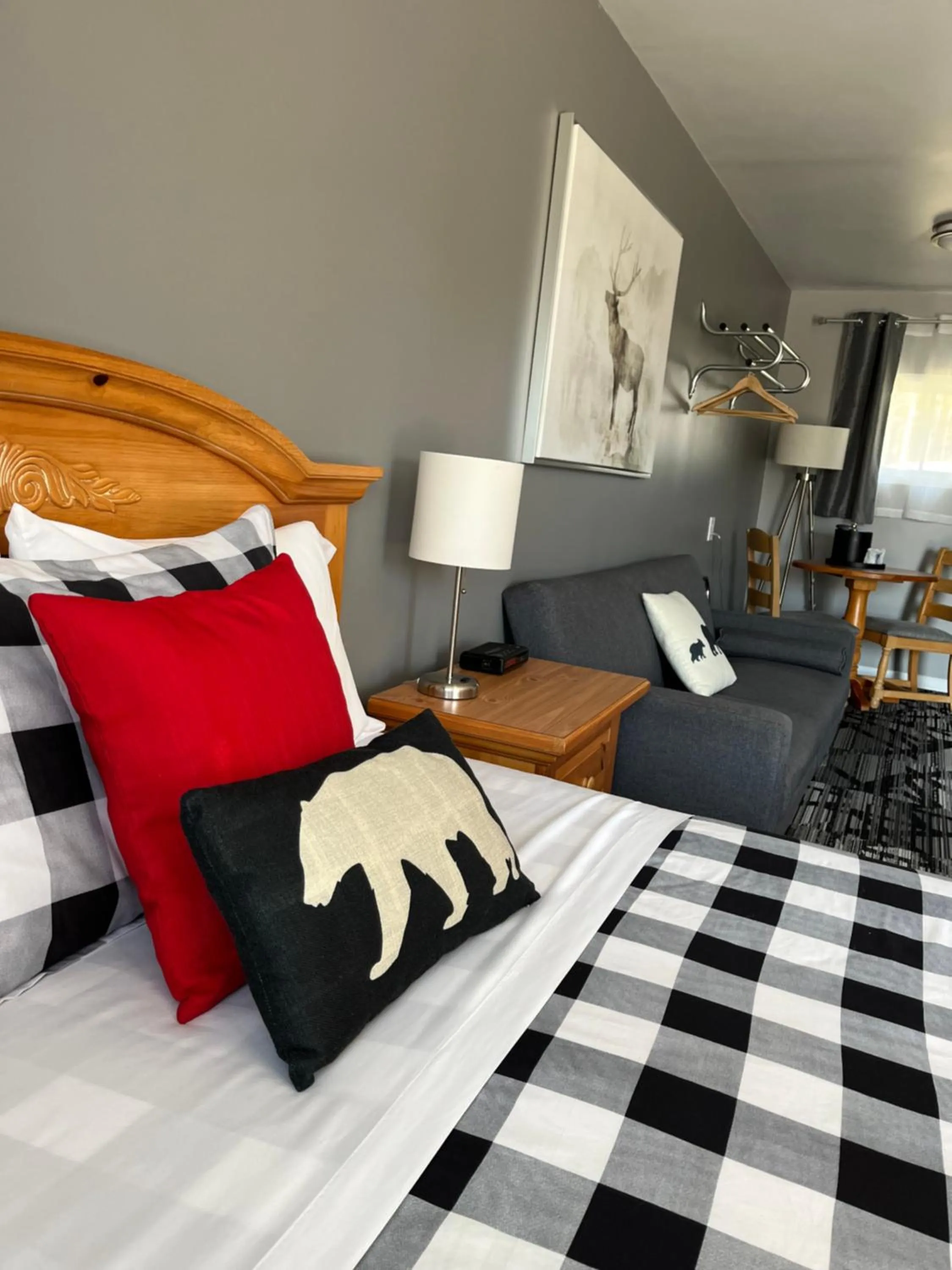 Bed in Mystic Isle Motel