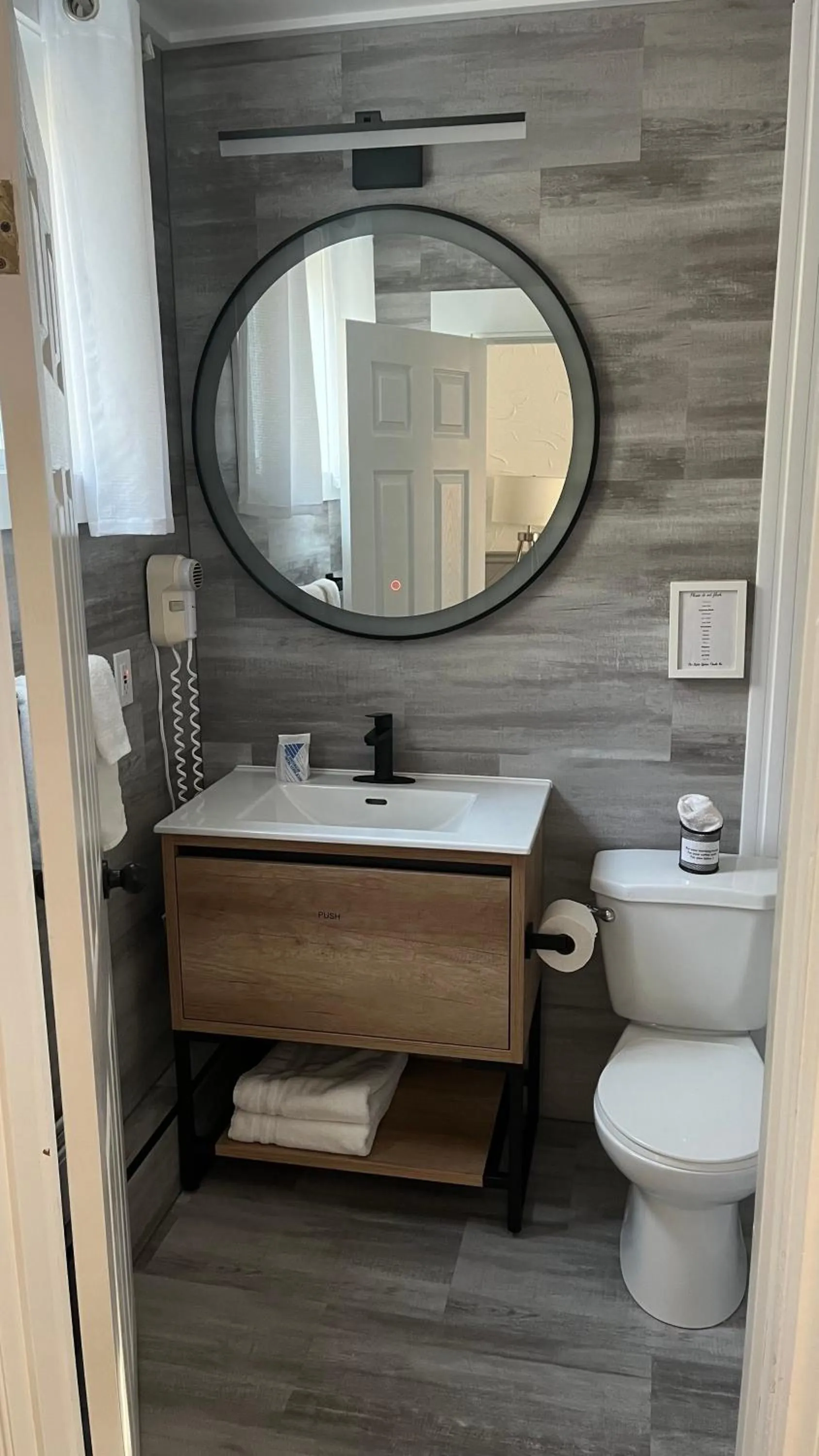 Toilet in Mystic Isle Motel