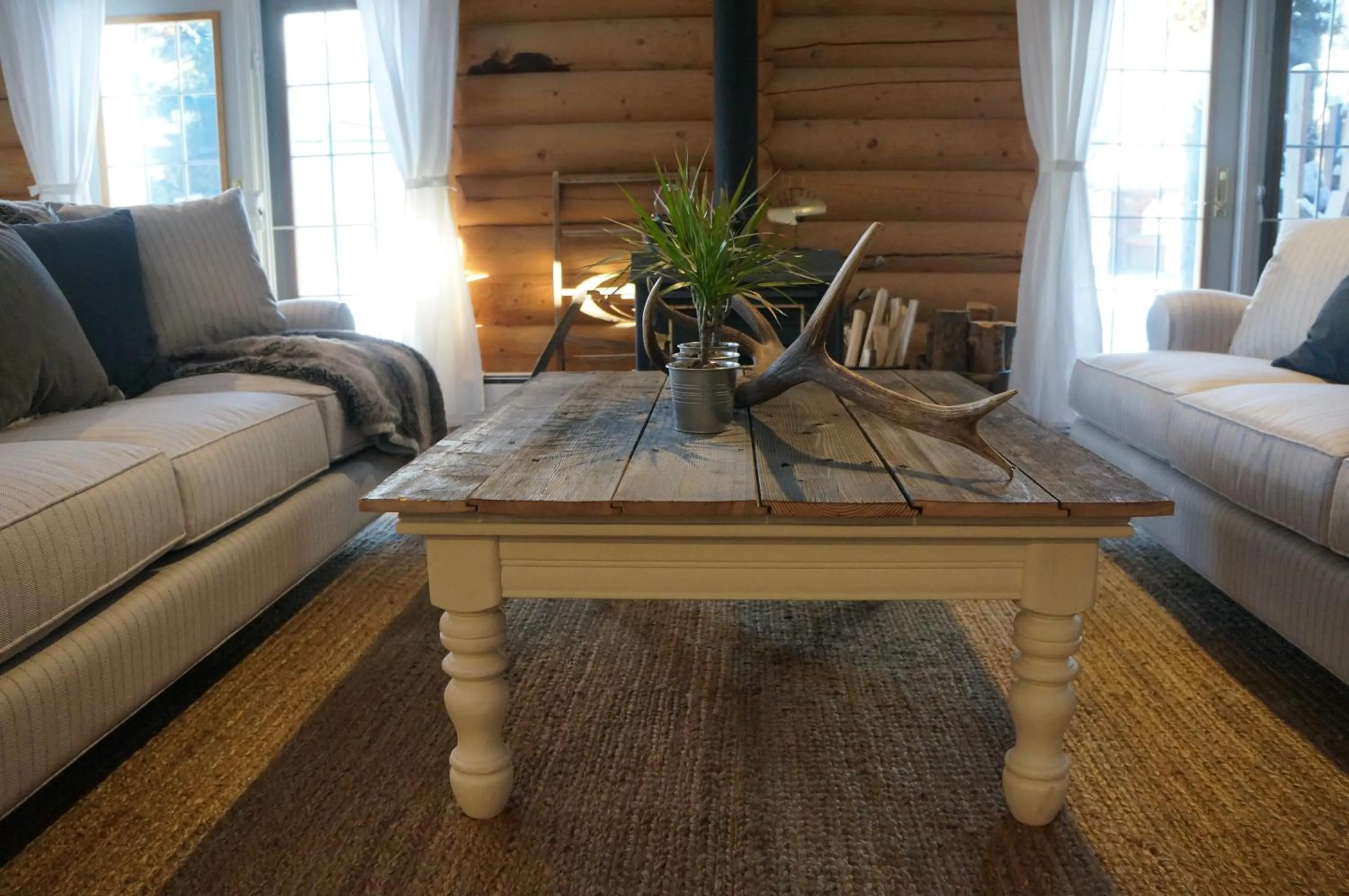 Living room in Whitewater Lodge