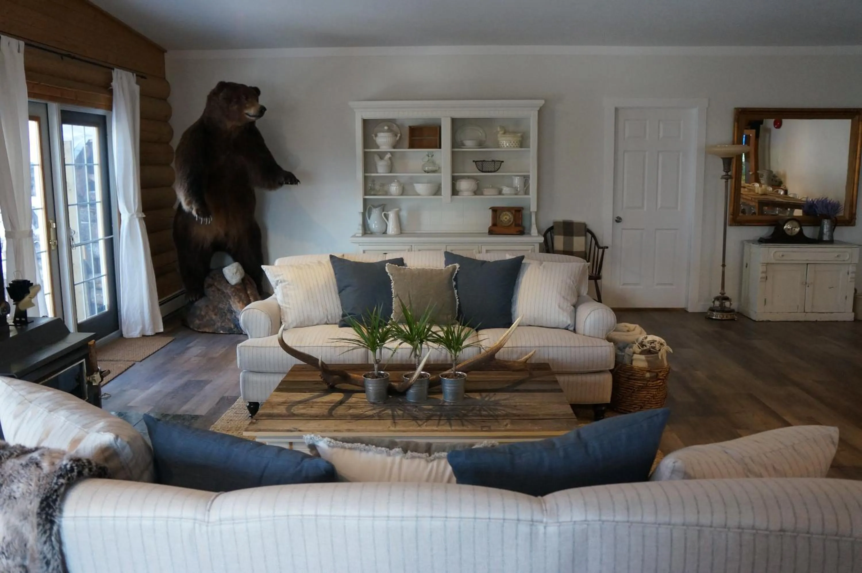 Living room in Whitewater Lodge