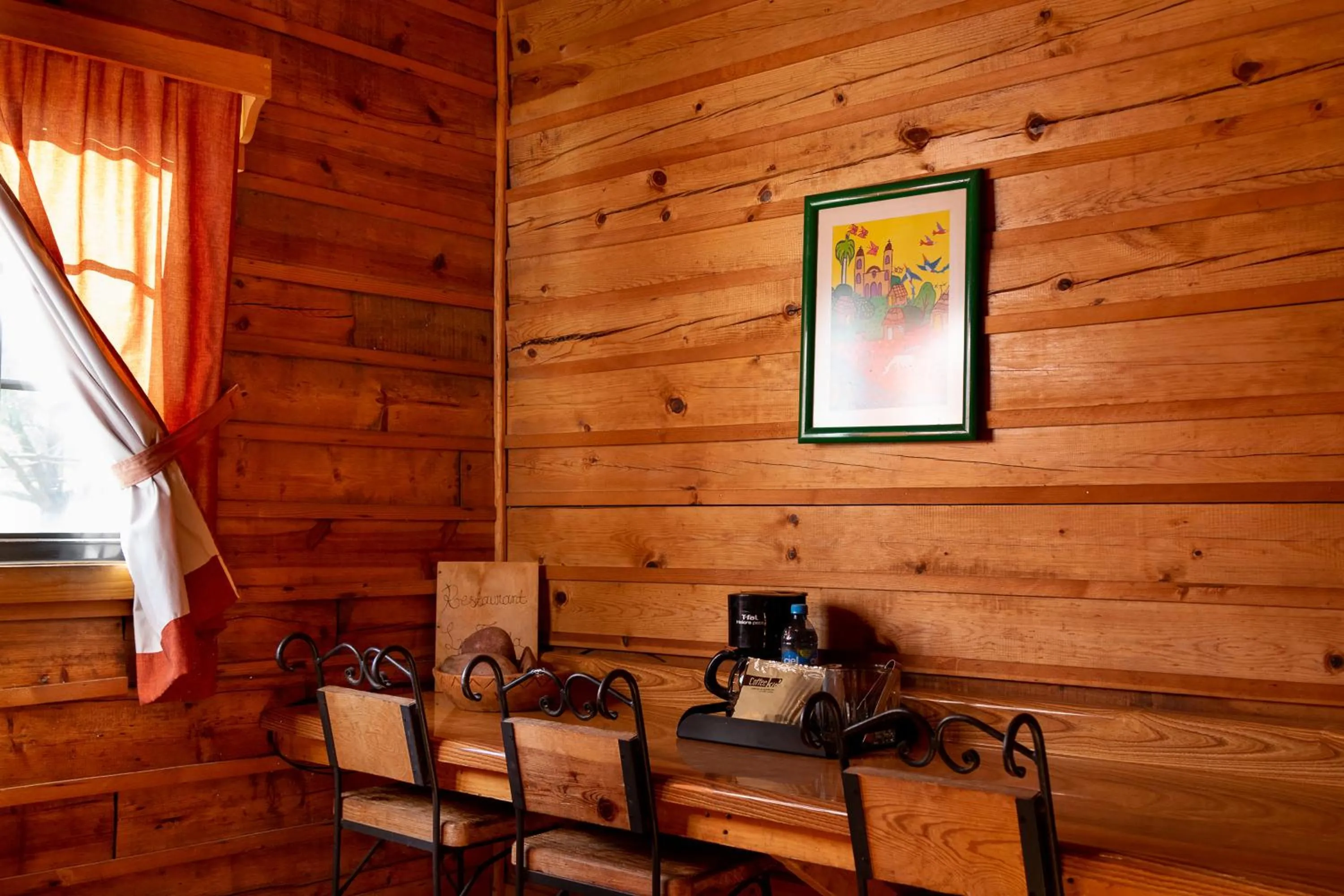 Coffee/tea facilities in Villa Mexicana Creel Mountain Lodge