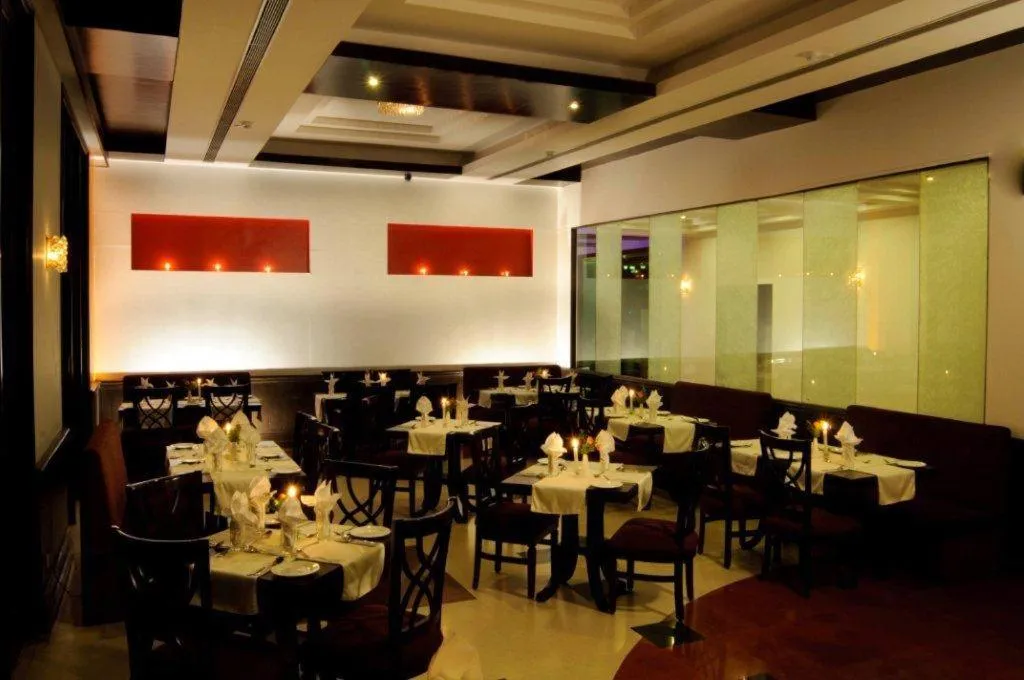 Restaurant/places to eat in Mastiff Grand Manali Resort