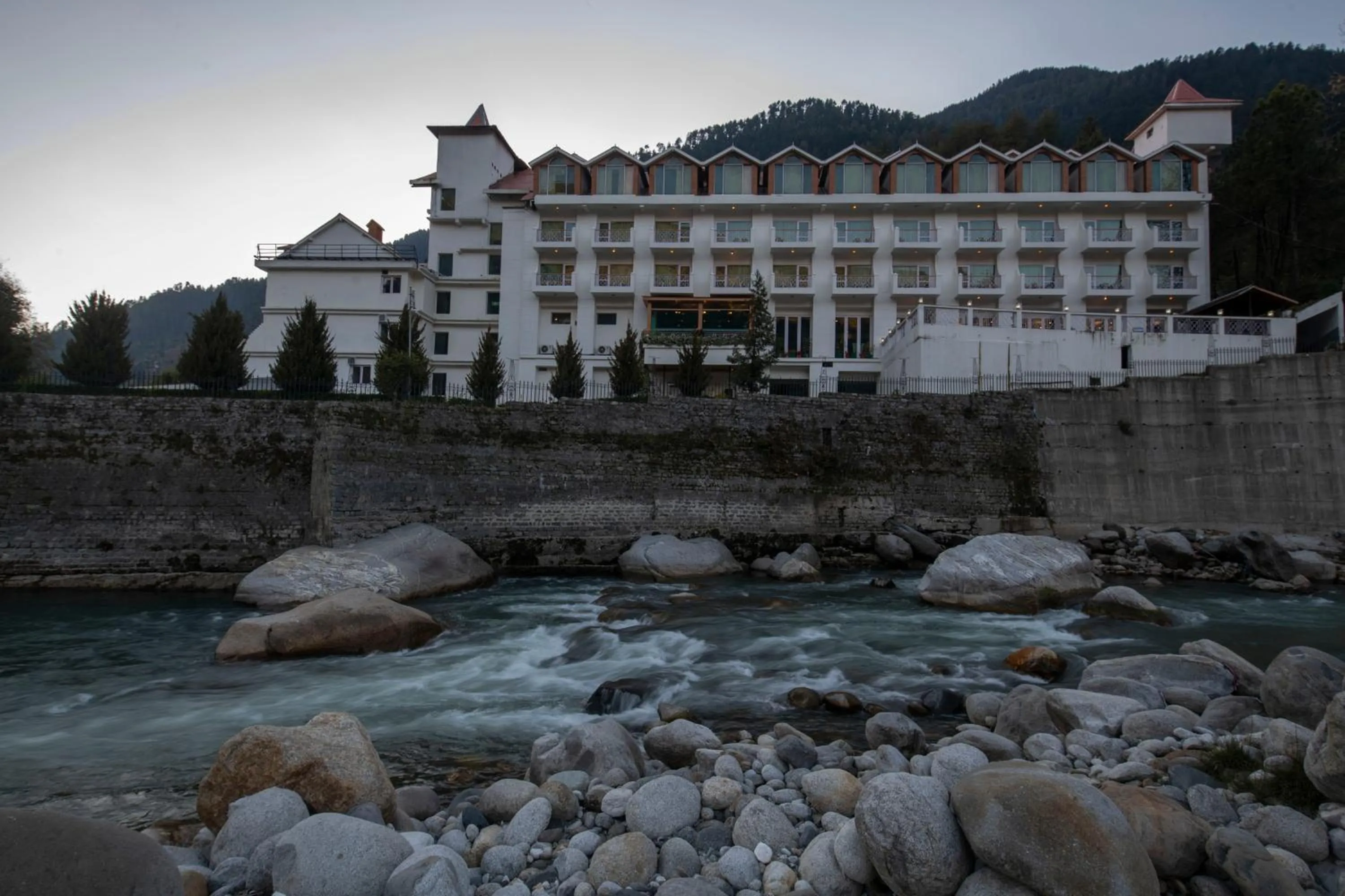 Mastiff Grand Manali Resort