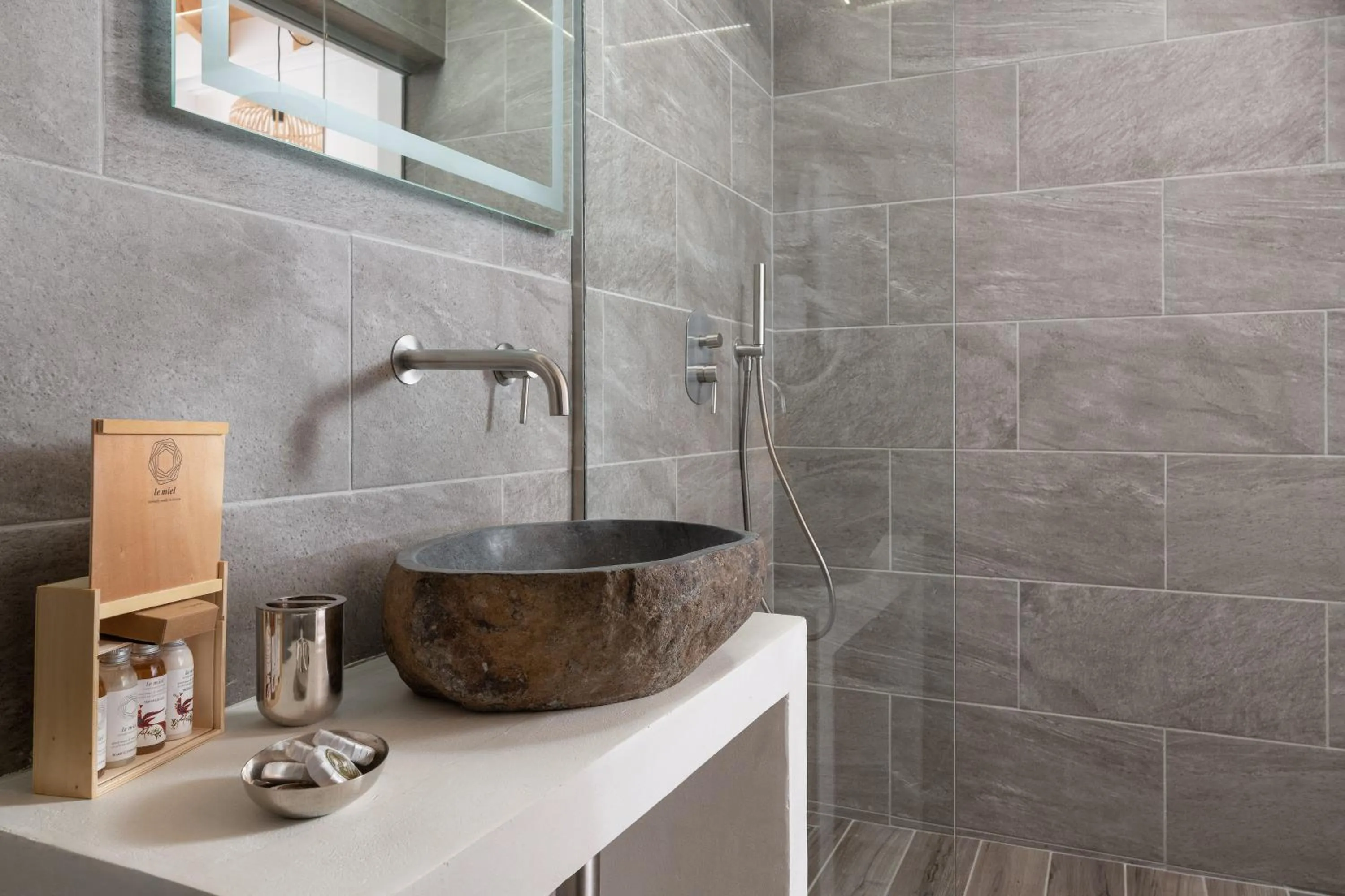 L & C Boutique Apartments